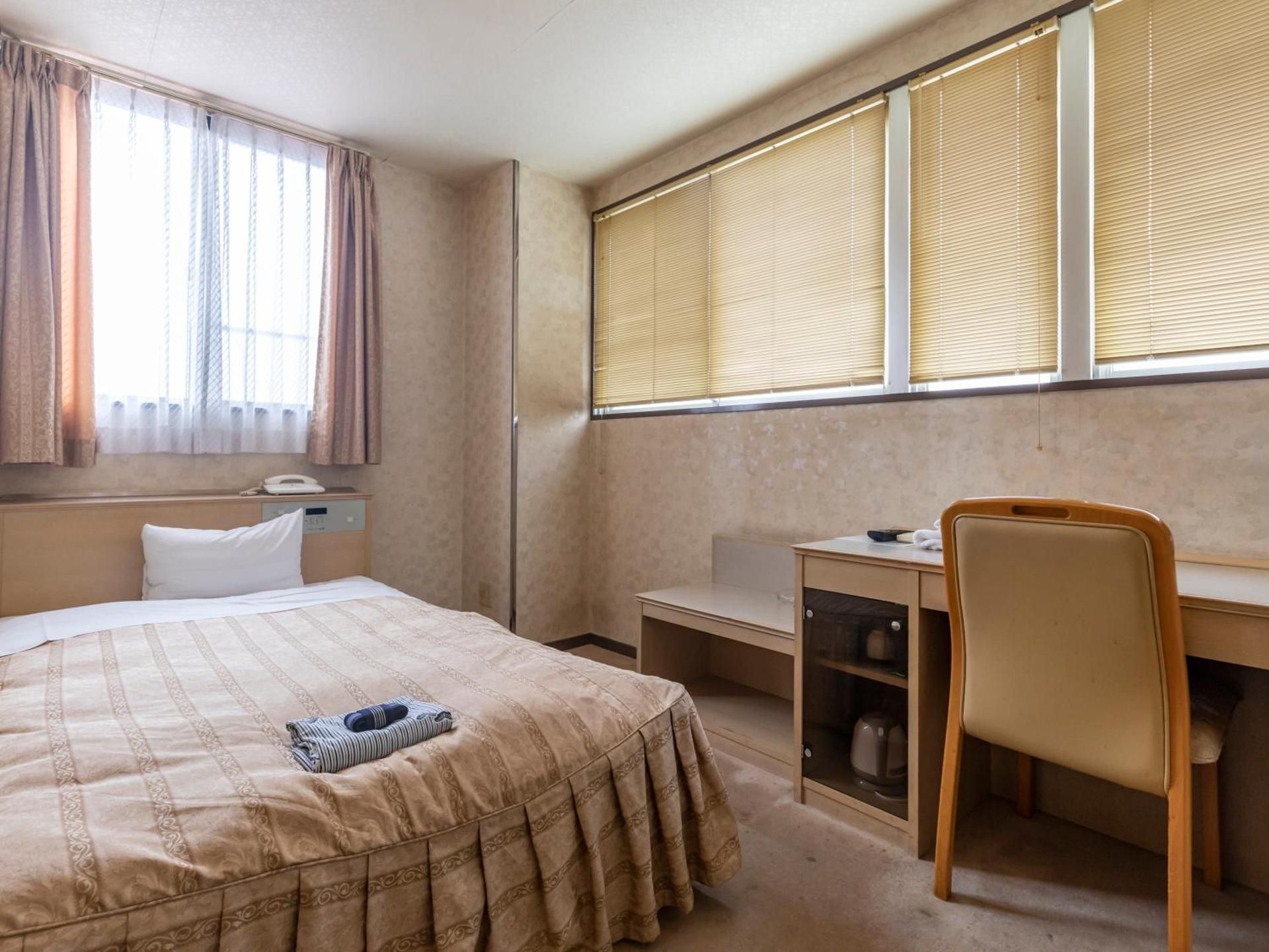 Single Room with Shared Bathroom