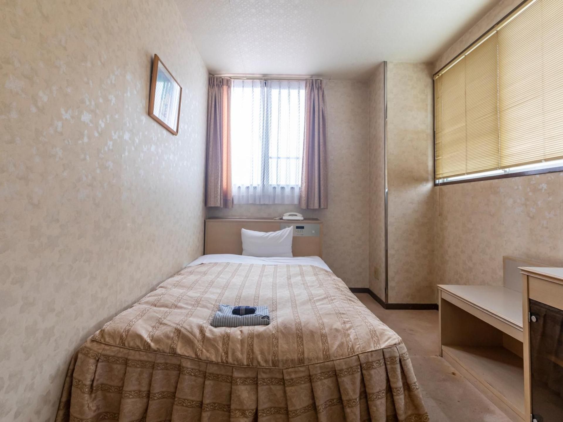 Single Room with Shared Bathroom