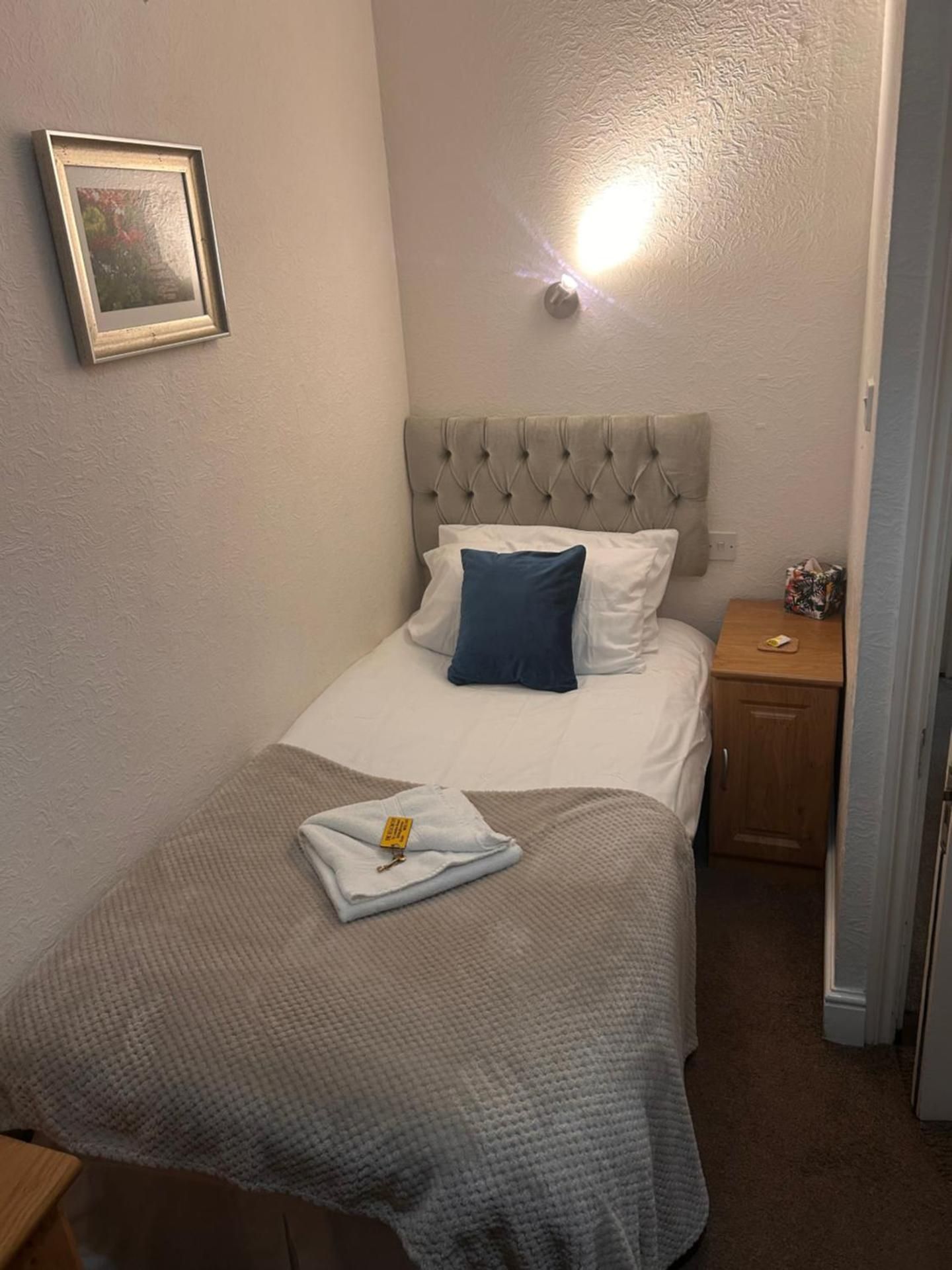 Single Room With En Suite Shower and Separate Private Toilet