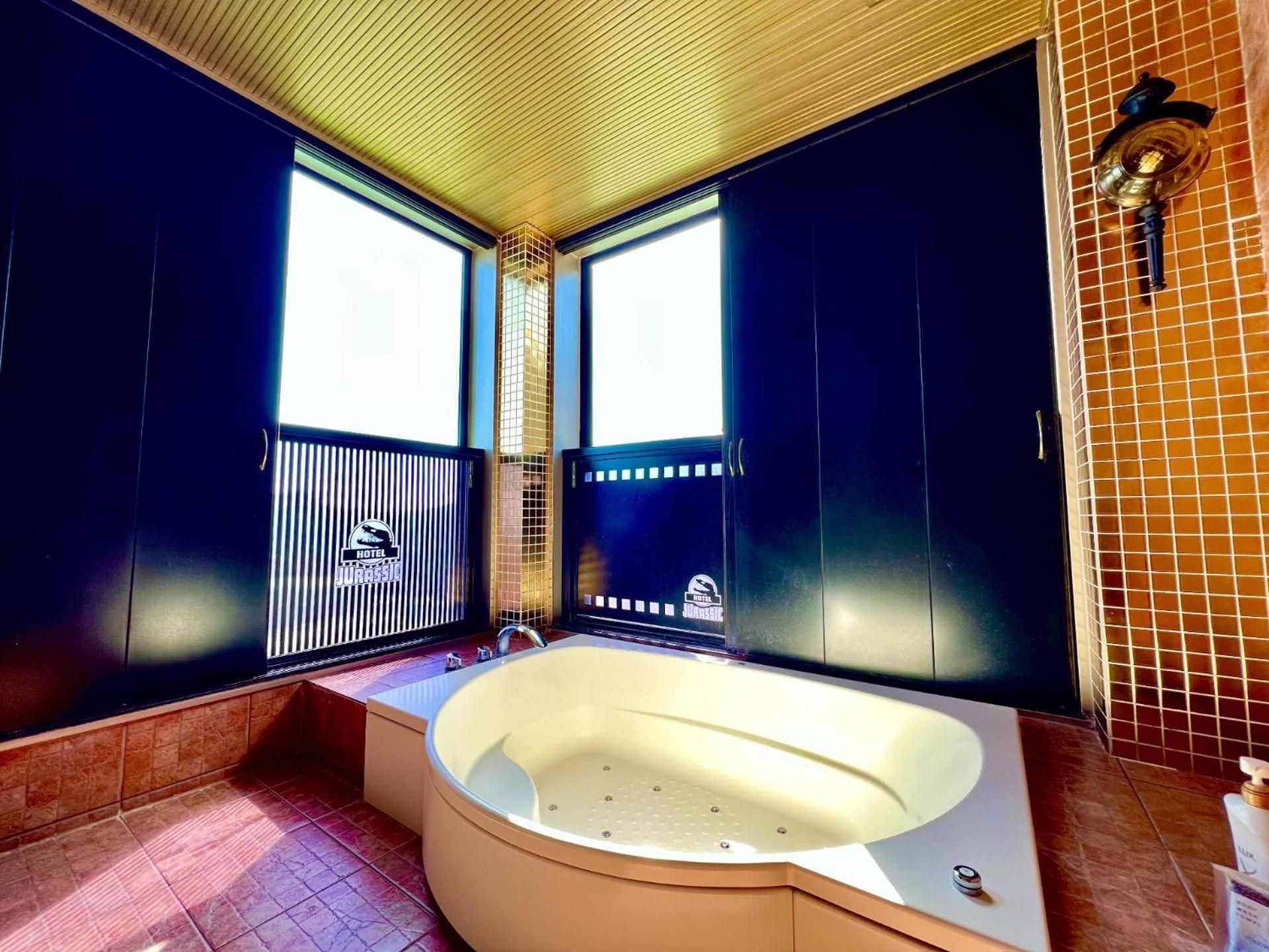 Deluxe King Room with Jacuzzi - Smoking
