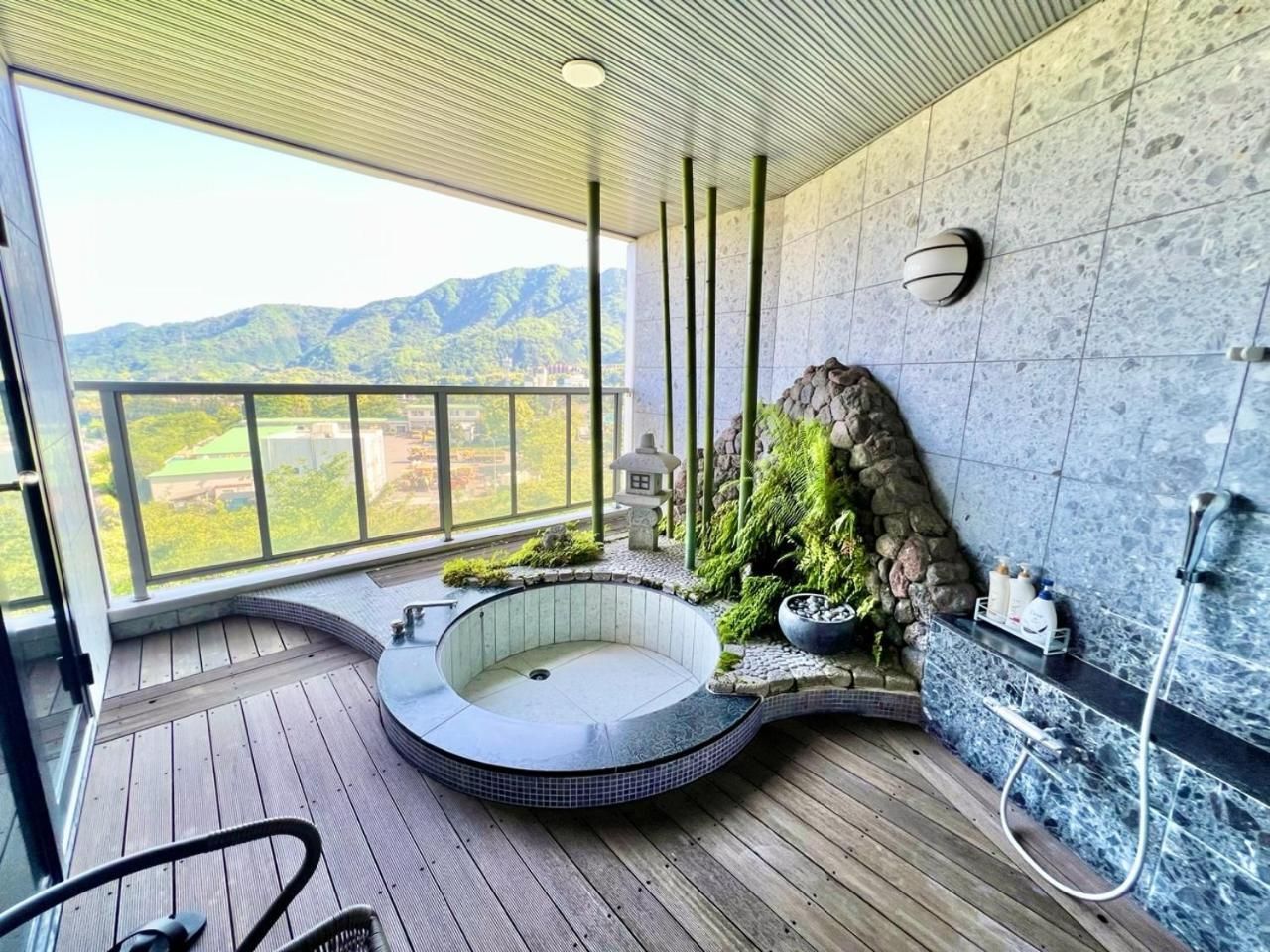 Deluxe Double Room with Balcony and Sea View