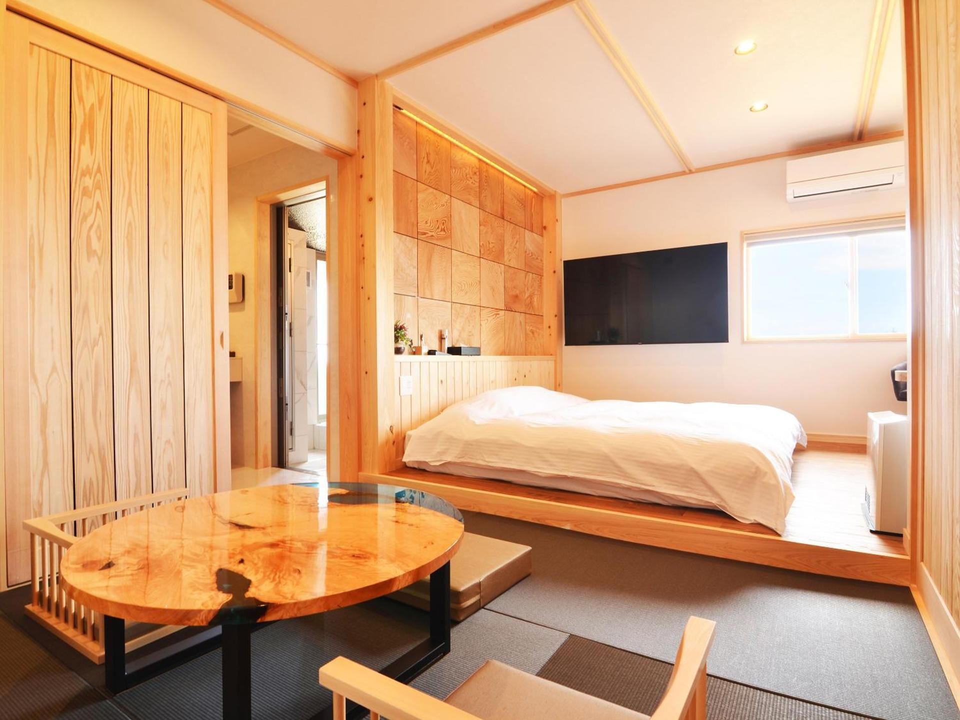 Quadruple Room with Private Bathroom