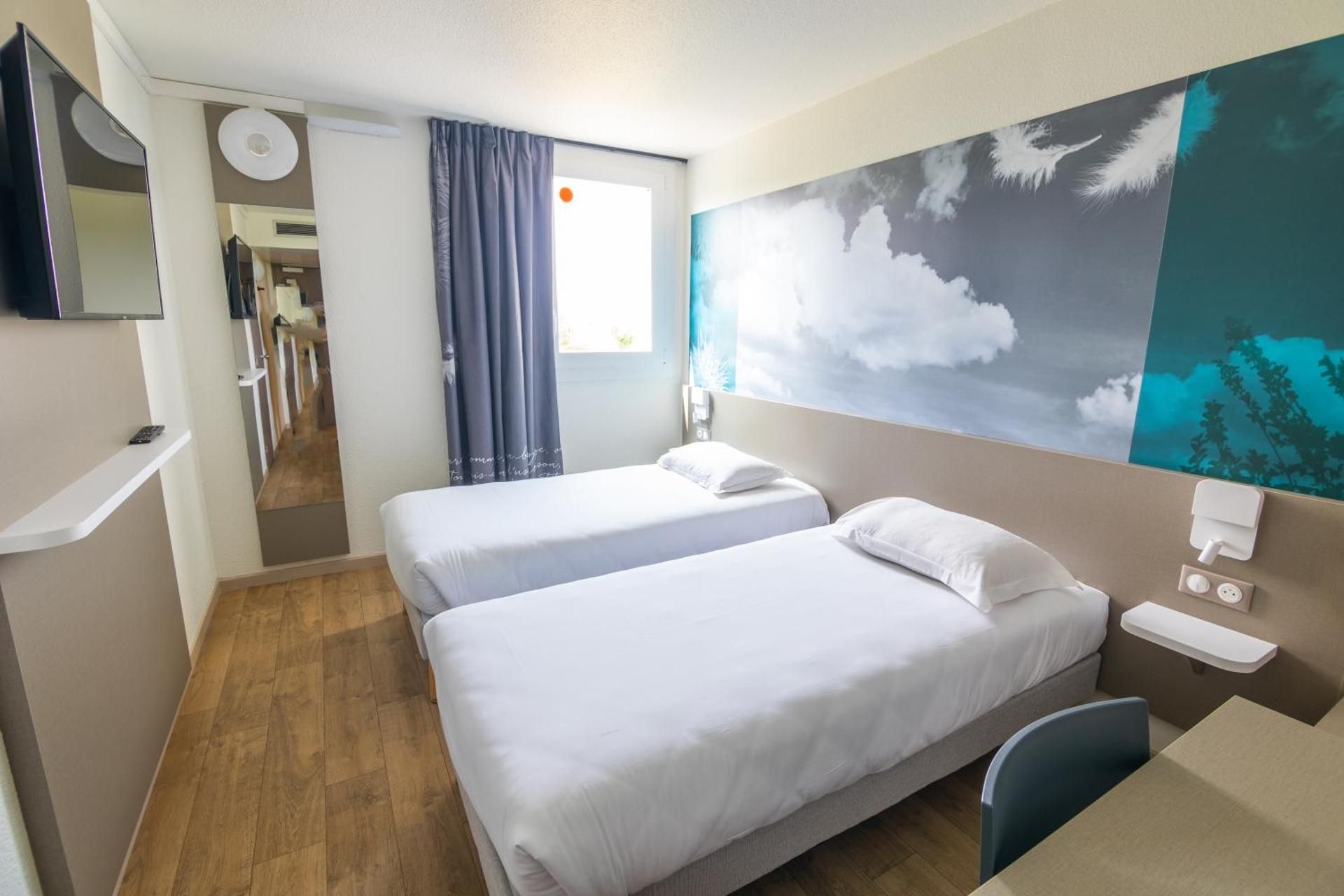 2 Single Beds
