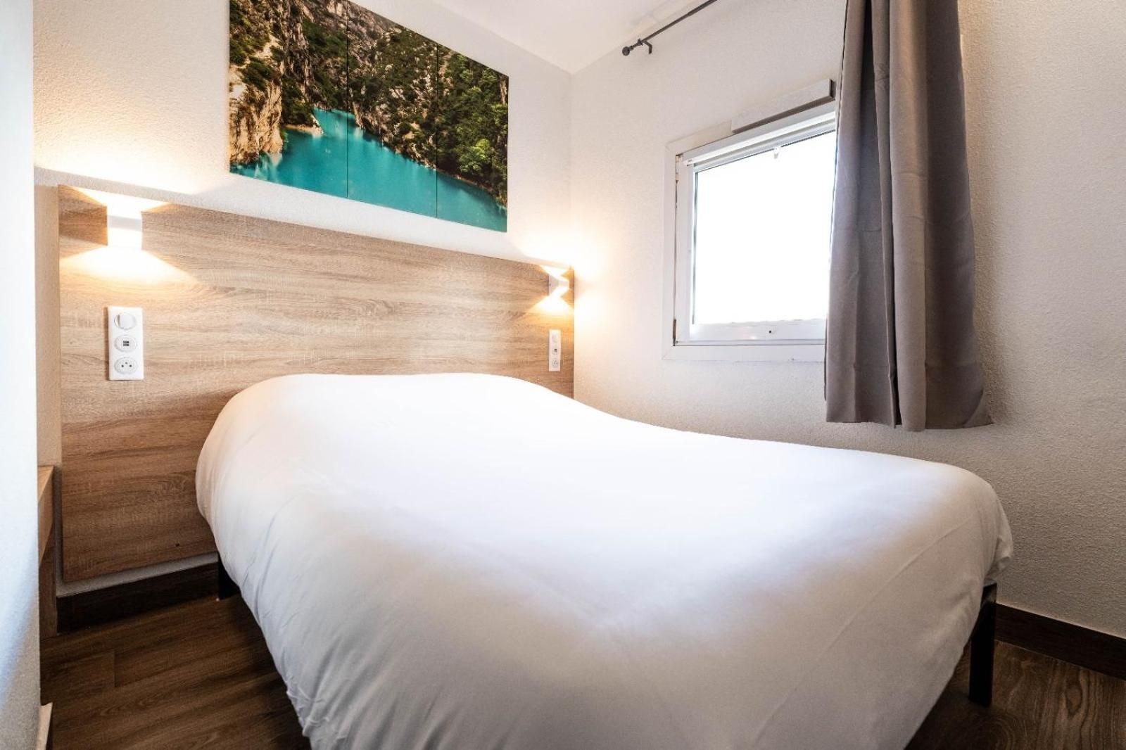 Kyriad Direct Brignoles - Provence Verte Superior Double Room