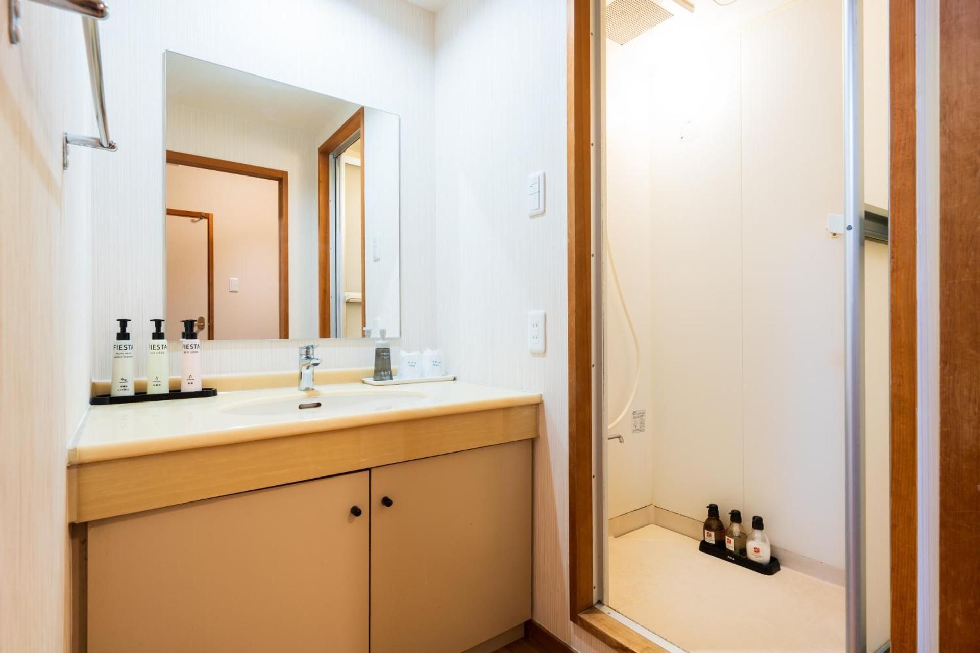 Japanese-Style Room with Shower
