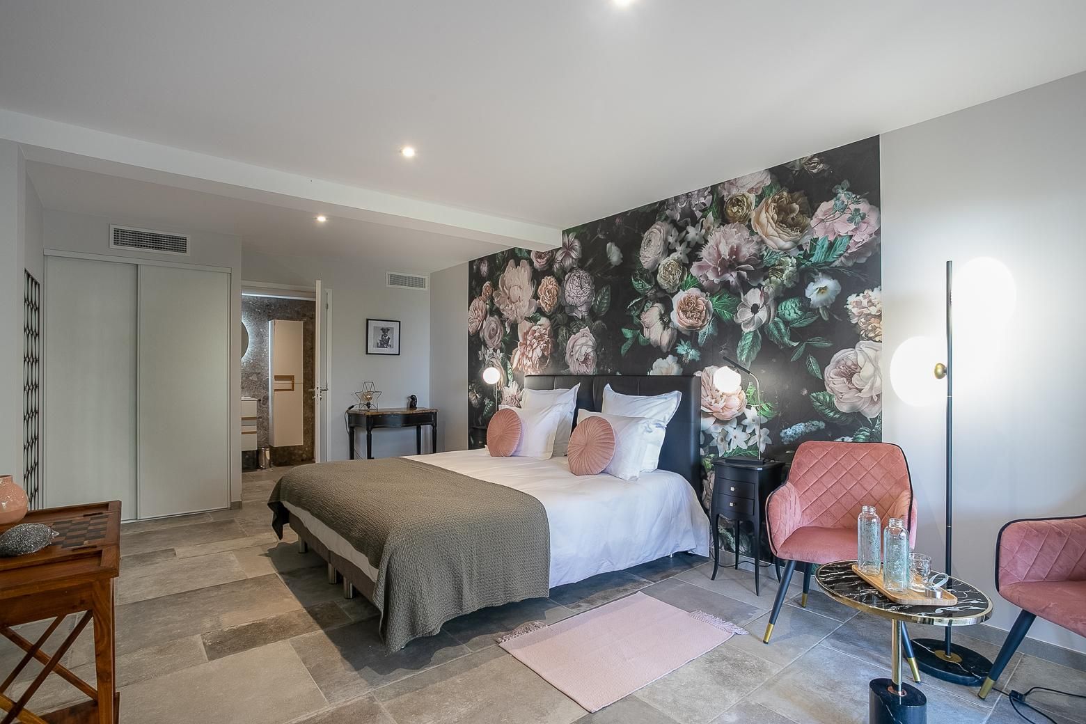 Les Hauts du Peireguier L'esterel-Double-Prestige-Douche-Vue sur Jardin 2