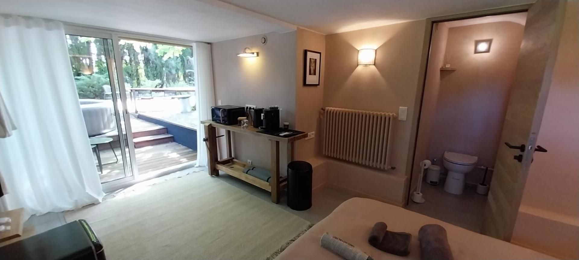Queen Room with Pool View