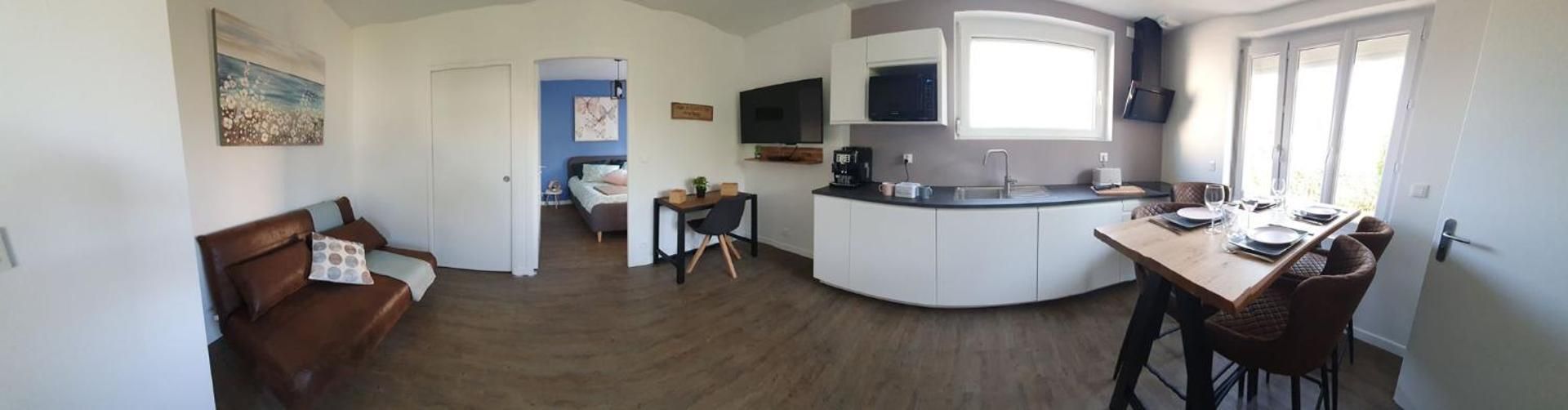DELUXE APARTMENT