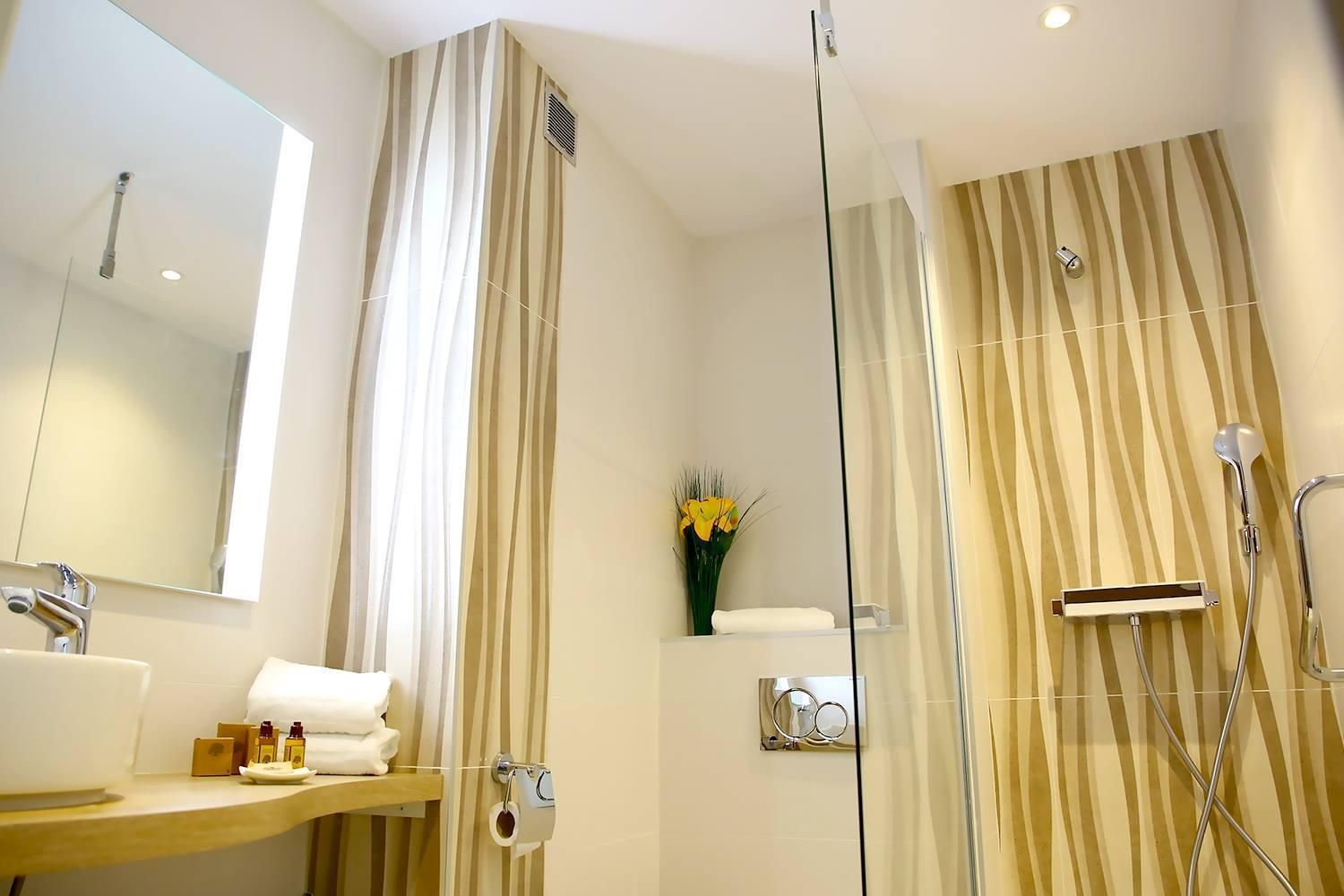 Double or Twin Room Upper Floor - City View