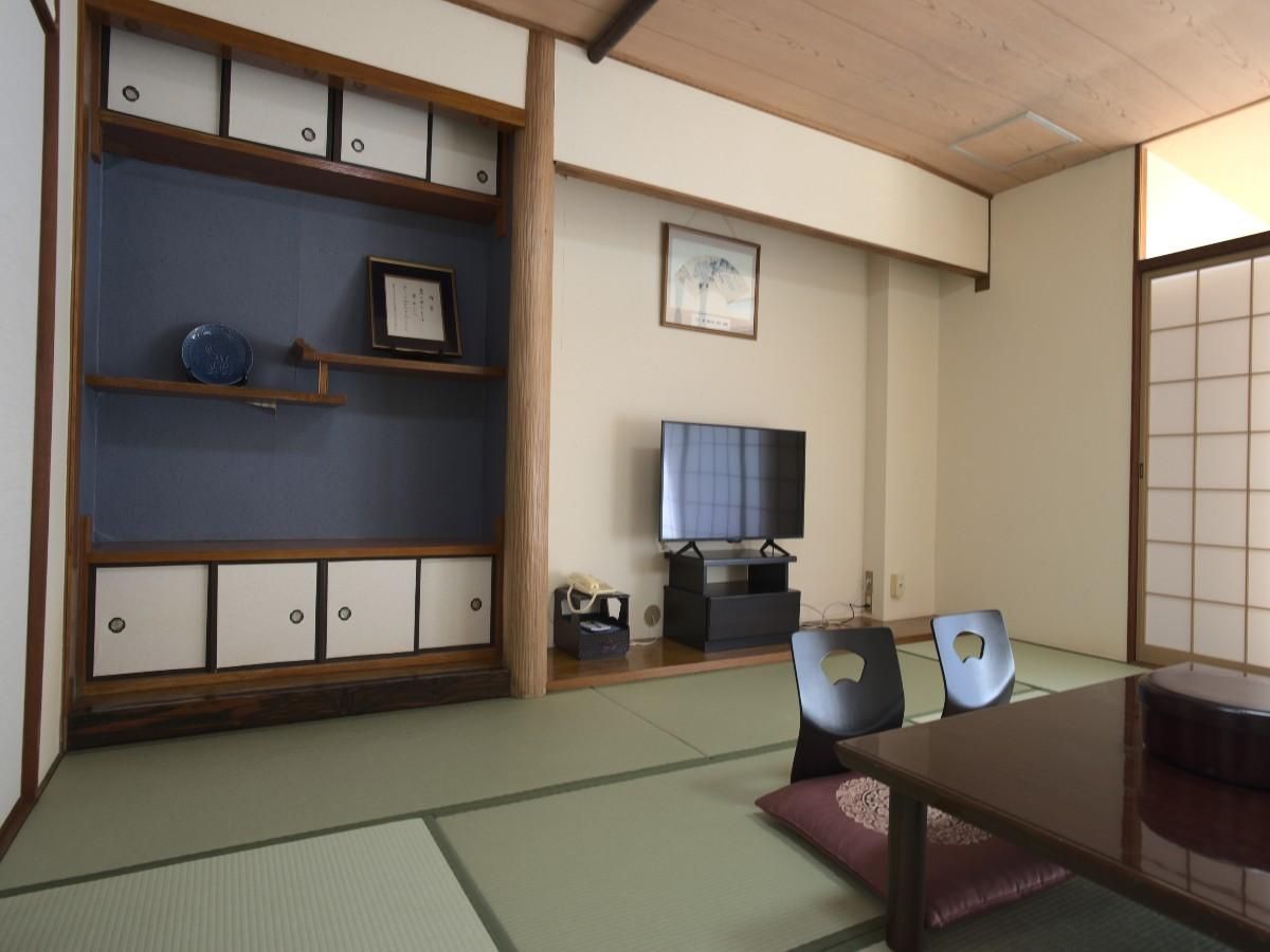 Main Wing Japanese Style Room with 10 or 12 Tatami without View - Non-Smoking