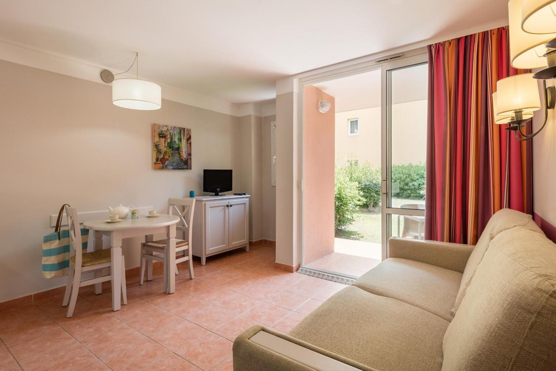Studio with Terrace (2 People)