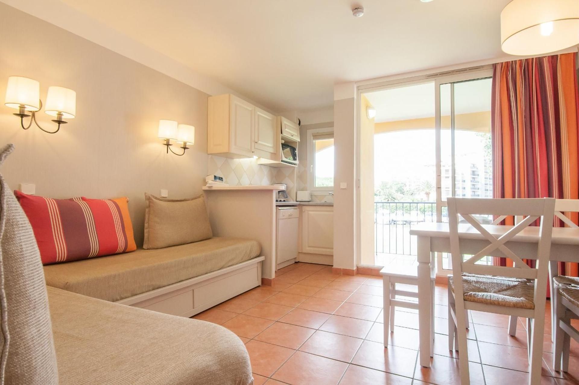 Two-Bedroom Apartment with Terrace or Balcony (6 People)