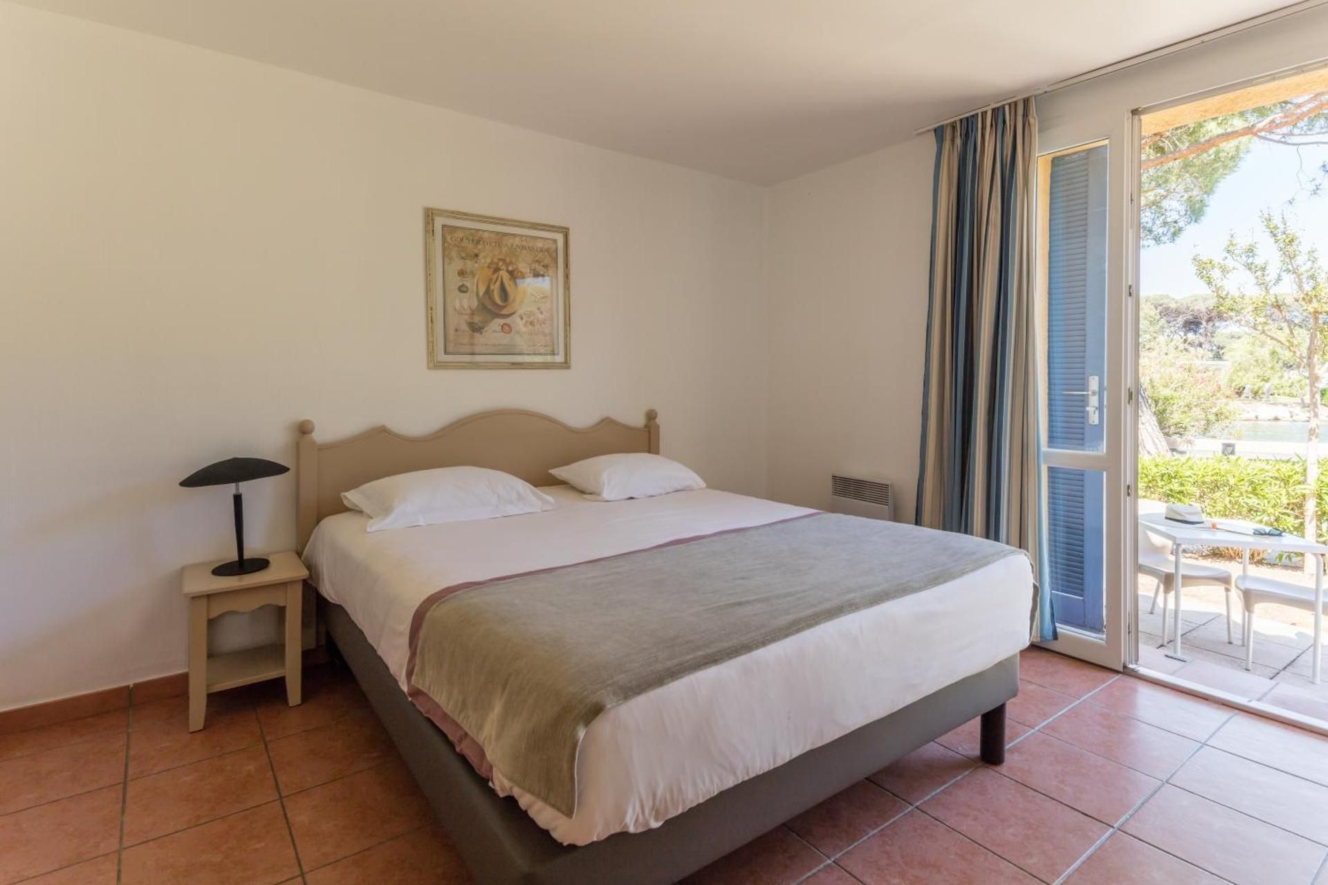 Two-Bedroom Apartment with Terrace (6 People) - Garden Level