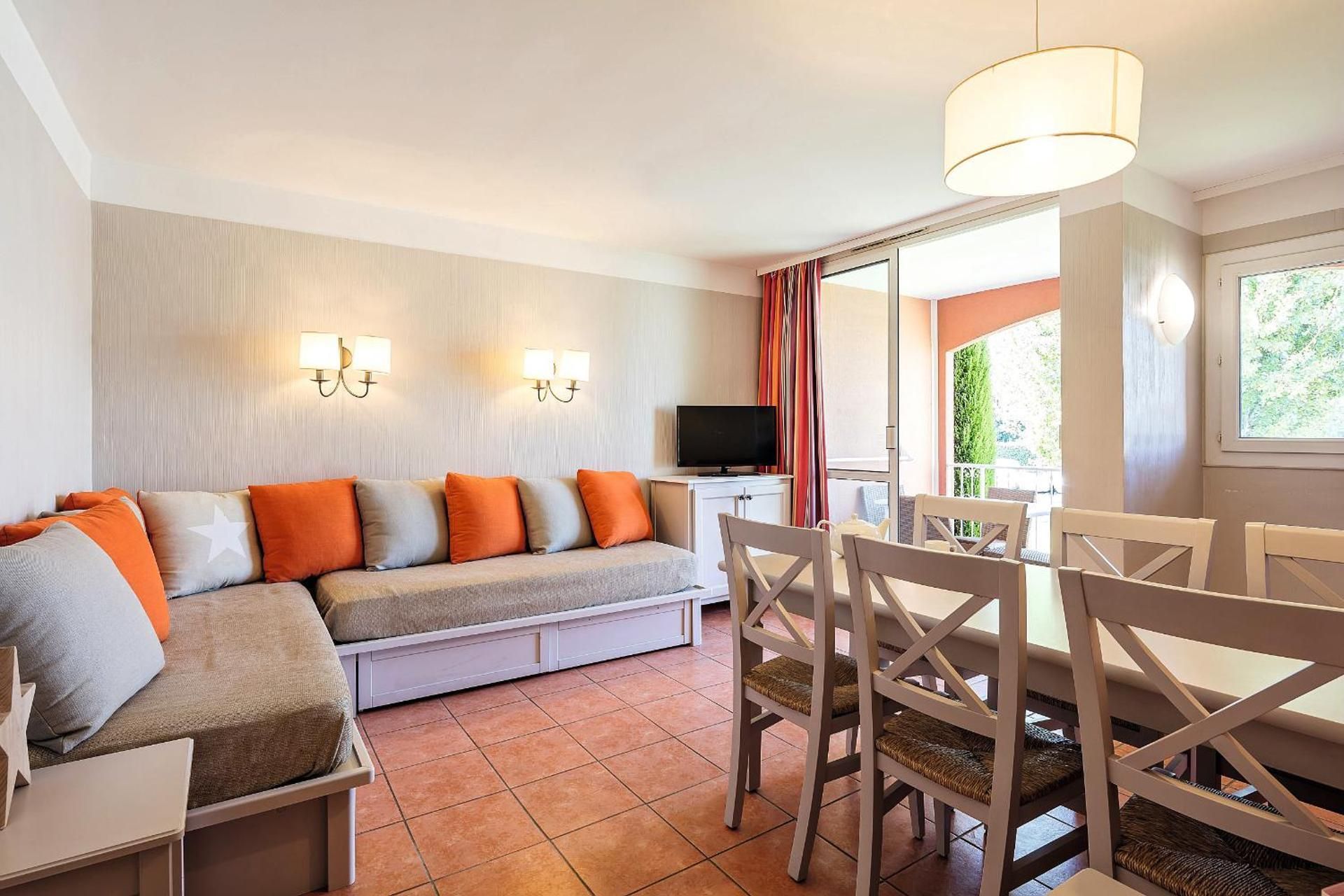 One-Bedroom Apartment with Sleeping Alcove and Terrace or Balcony (6 People) - River View