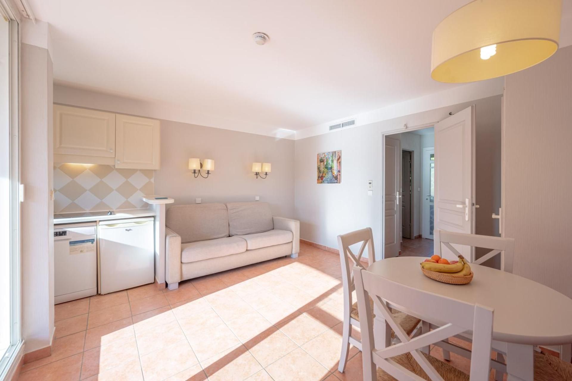 One-Bedroom Apartment with Terrace or Balcony (5 People)