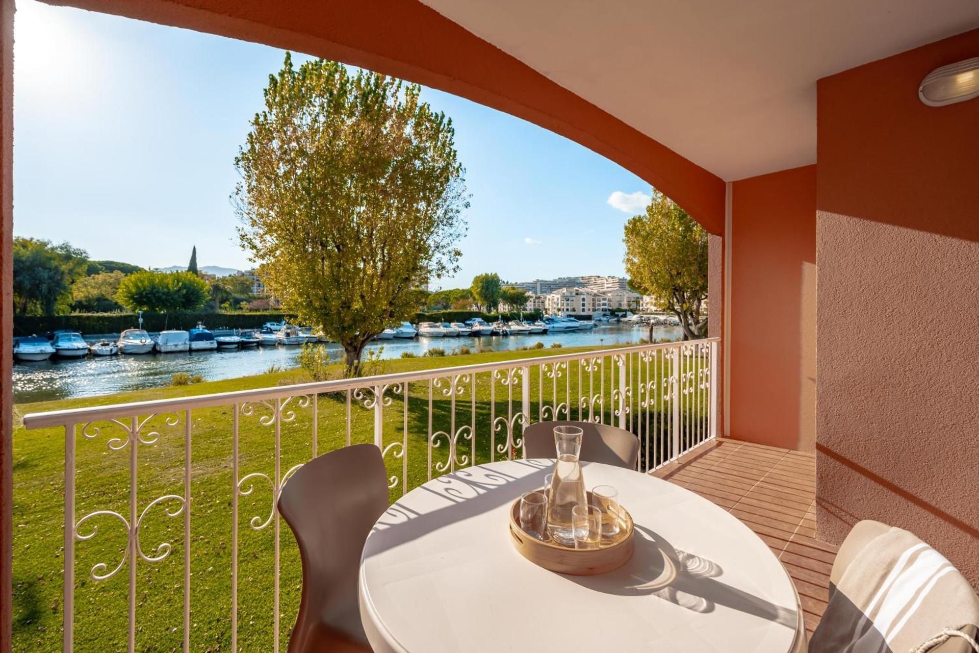 Studio with Sleeping Alcove and Terrace or Balcony (4 People) - River View