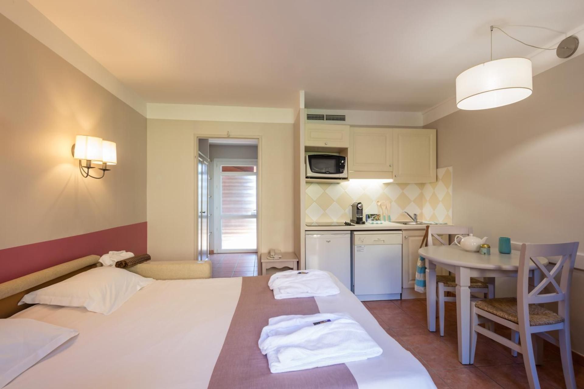 Studio with Sleeping Alcove and Terrace or Balcony (4 People)