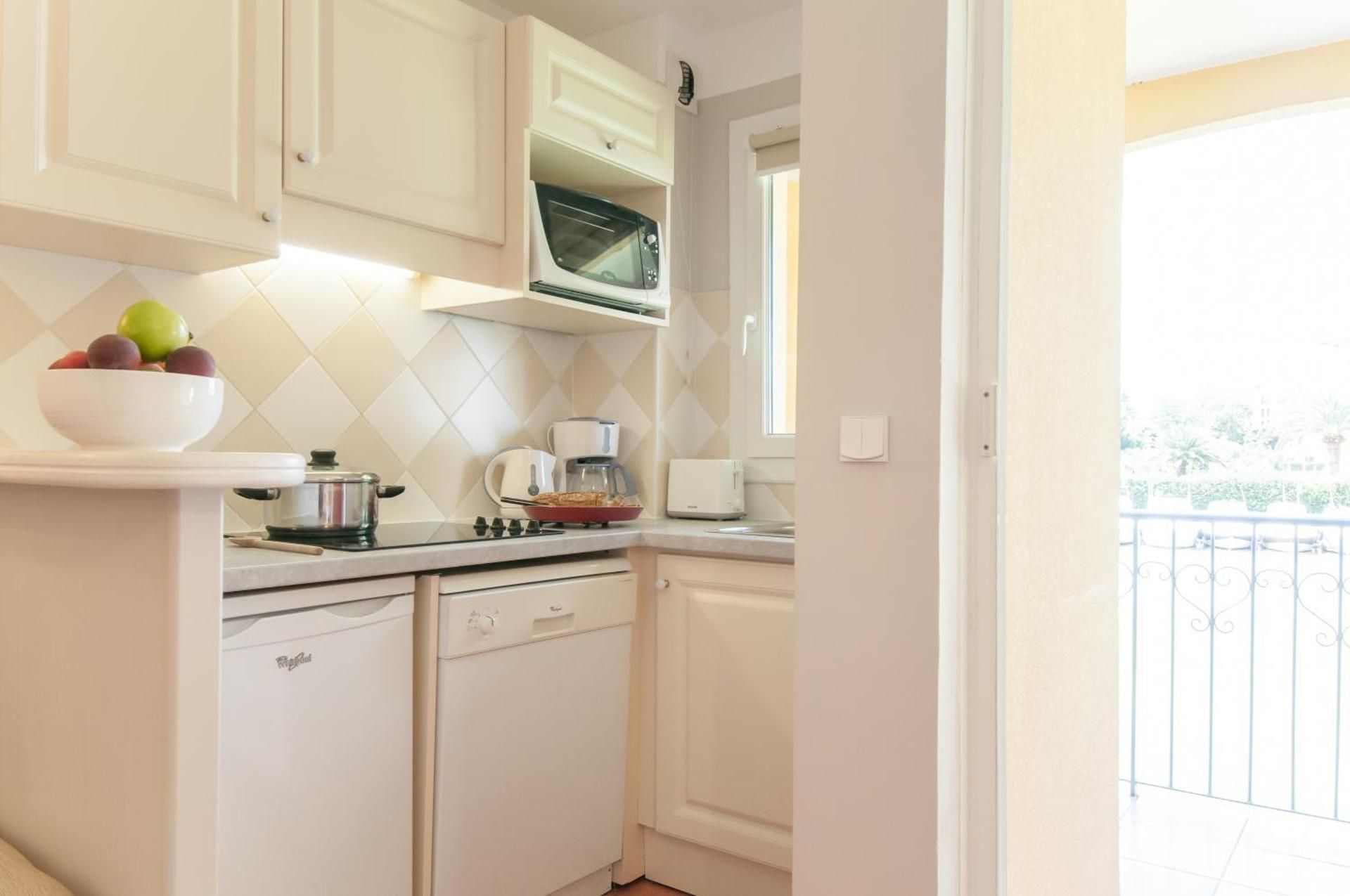 Stéandard Two-Bedroom Apartment with Terrace or Balcony (6 People)