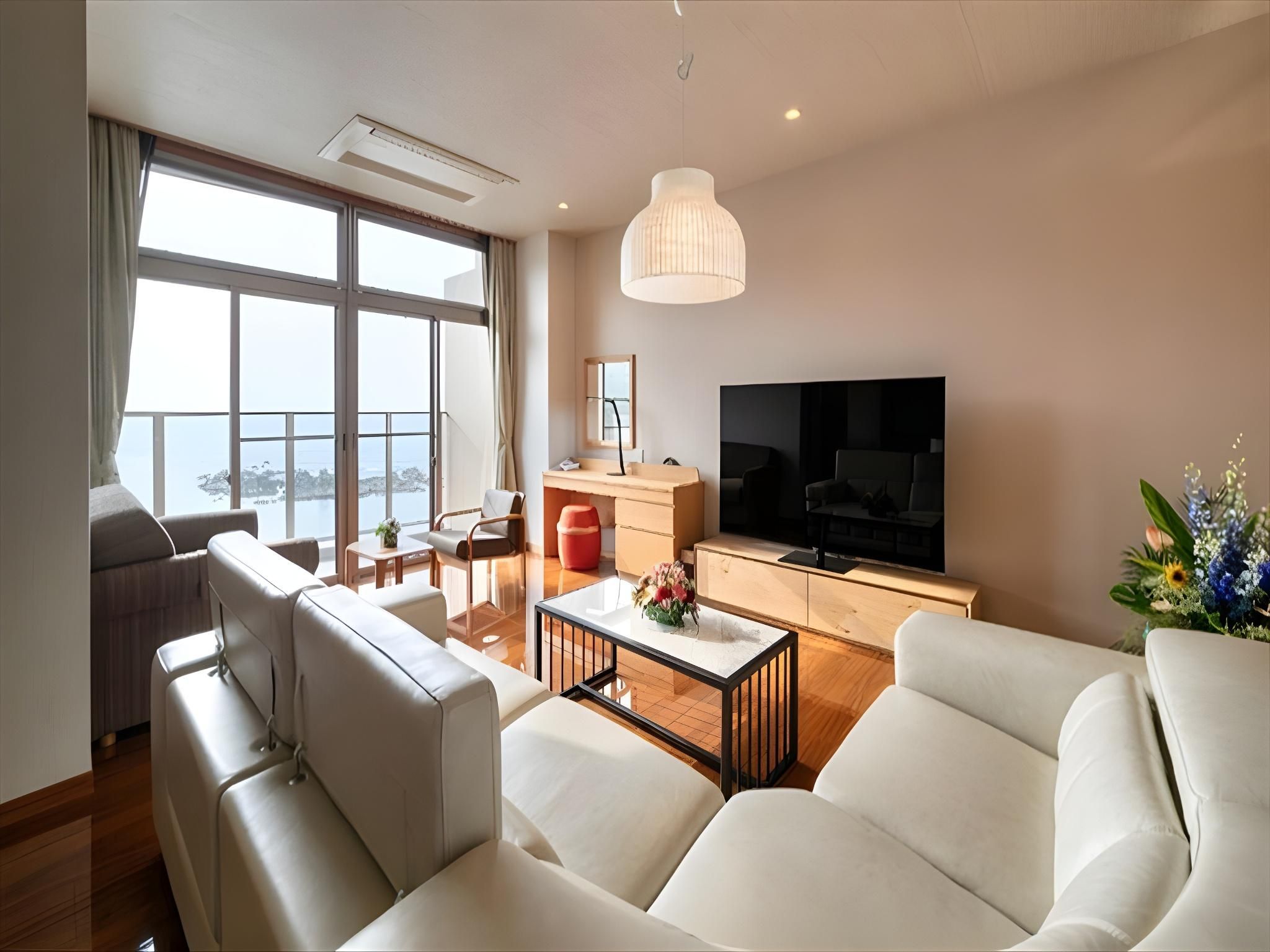 Twin Suite with Balcony - Non-Smoking