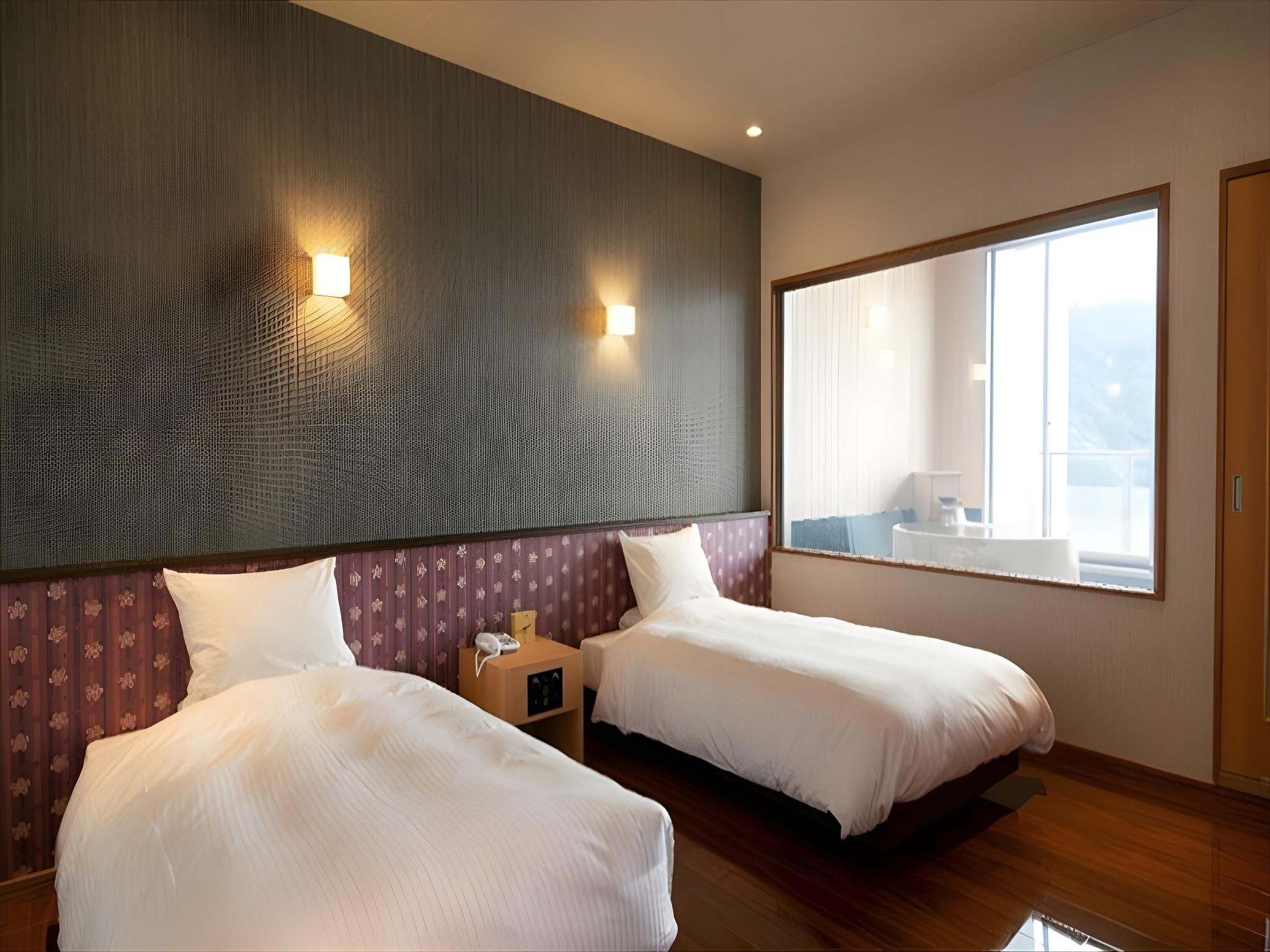 Twin Suite with Balcony - Non-Smoking