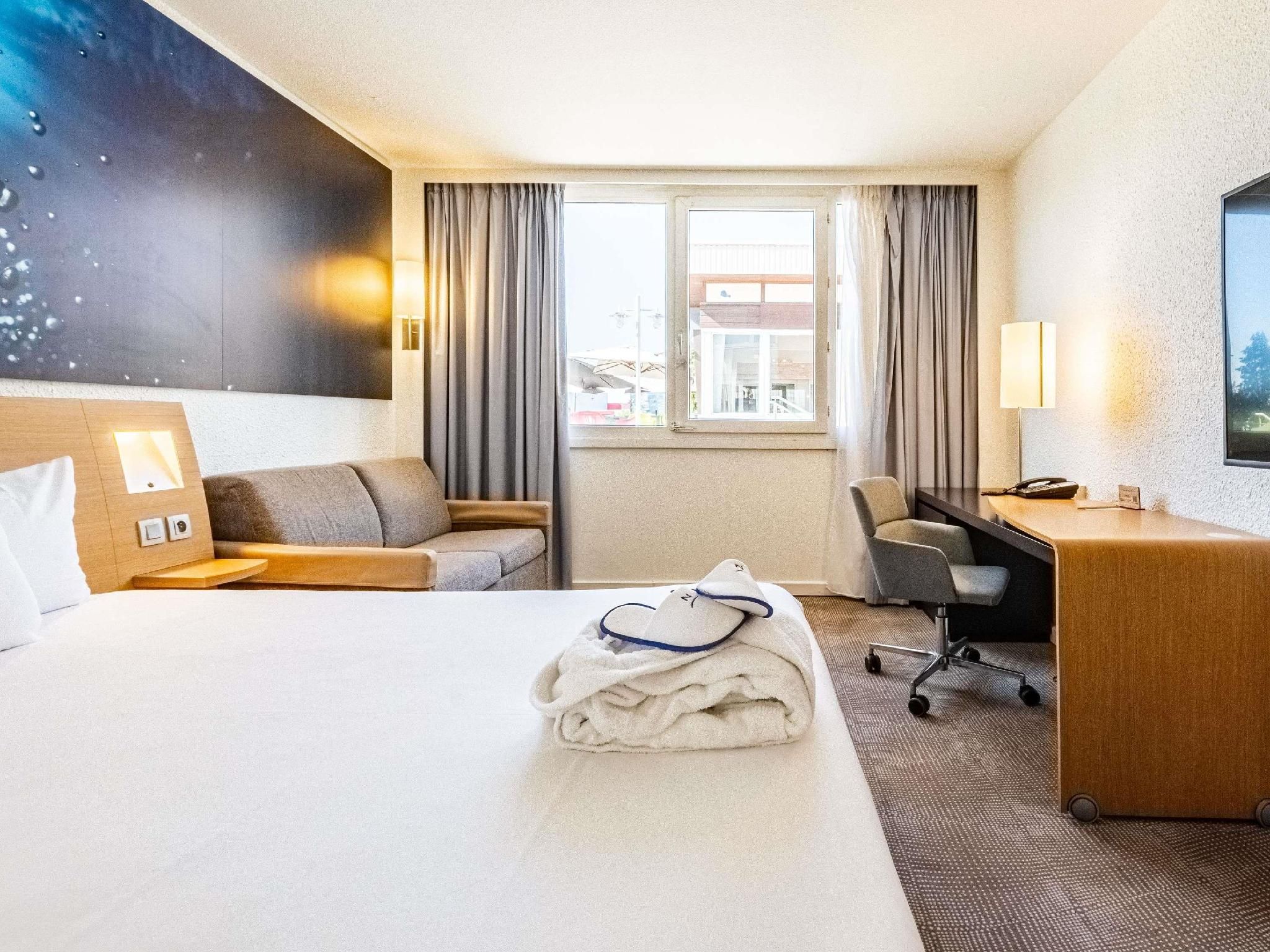 Executive room with double bed and sofa-bed