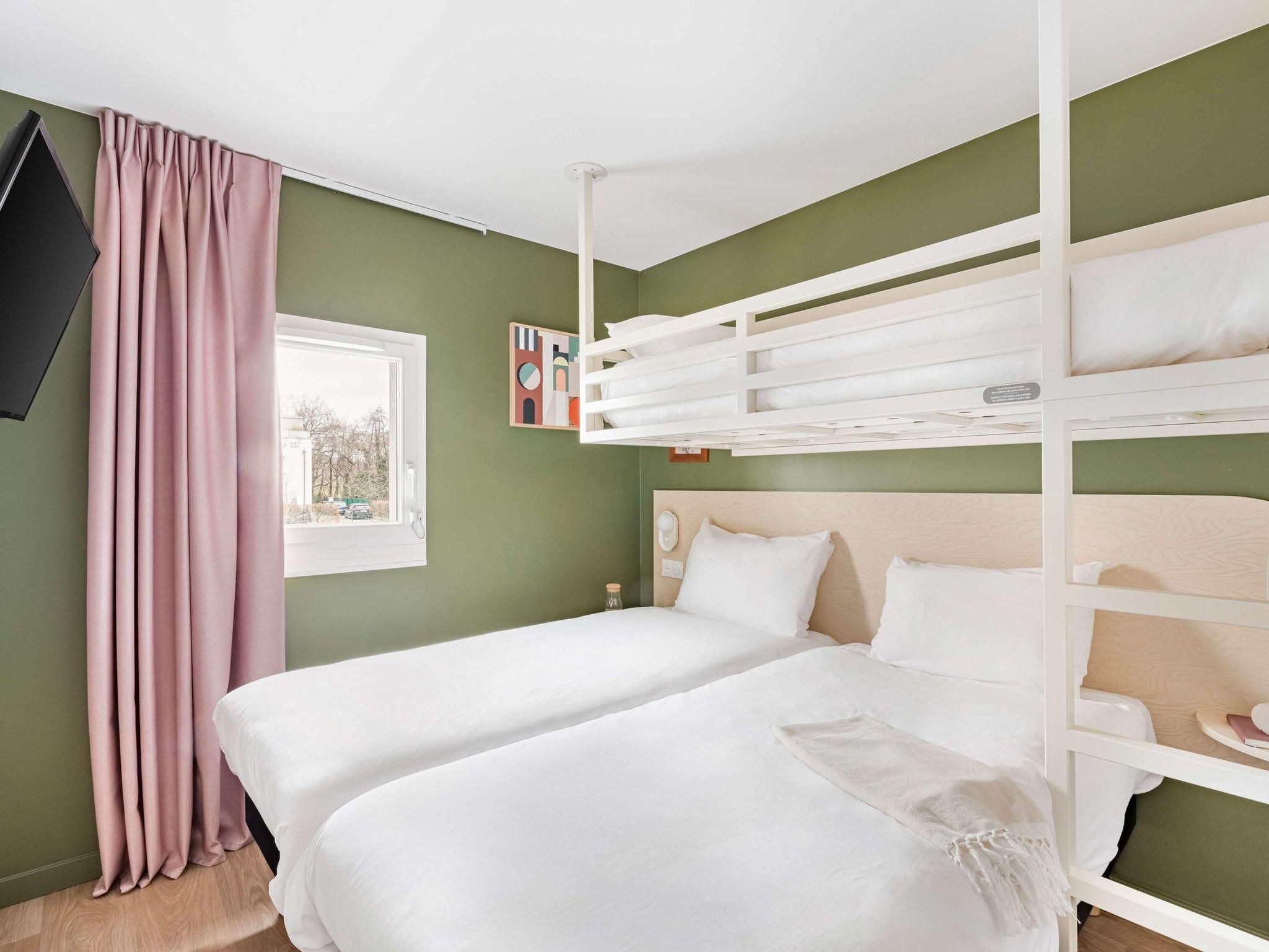 Pop Triple Room With 2 Single-Size Beds And 1 Bunk Bed