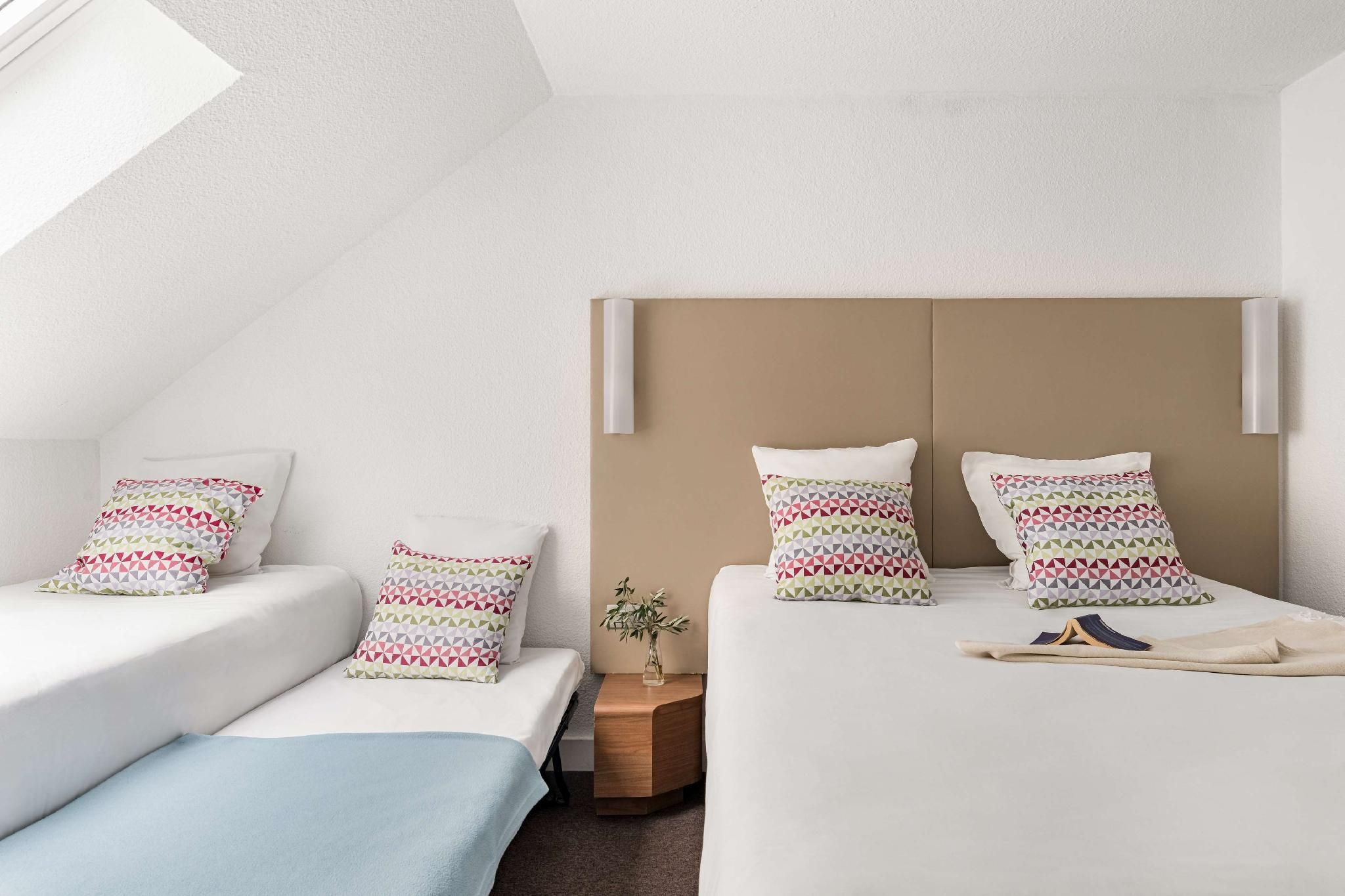 Standard Room - 1 Double Bed 2 Single Beds