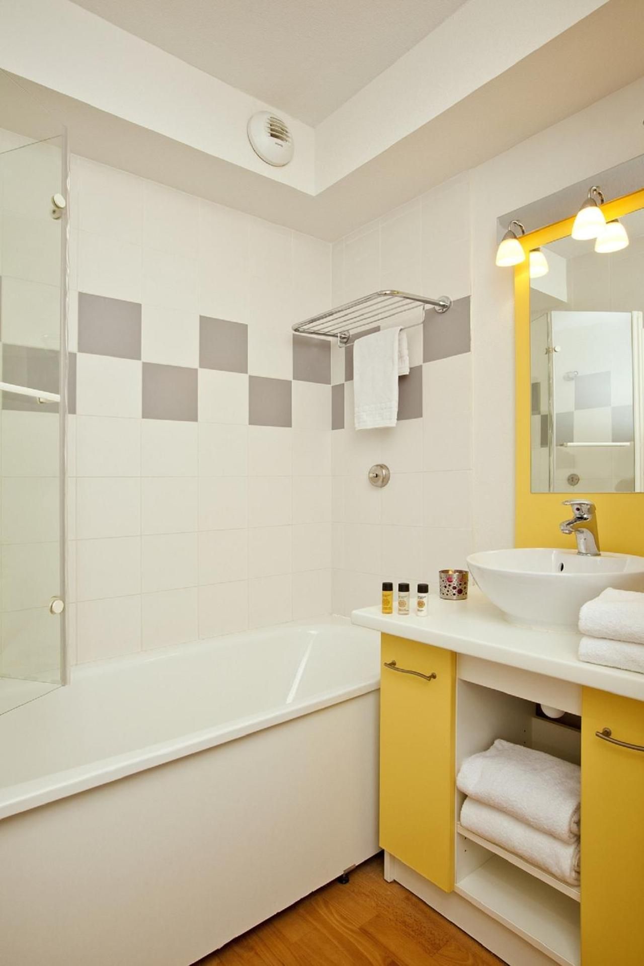 One-Bedroom Apartment (4 Adults)