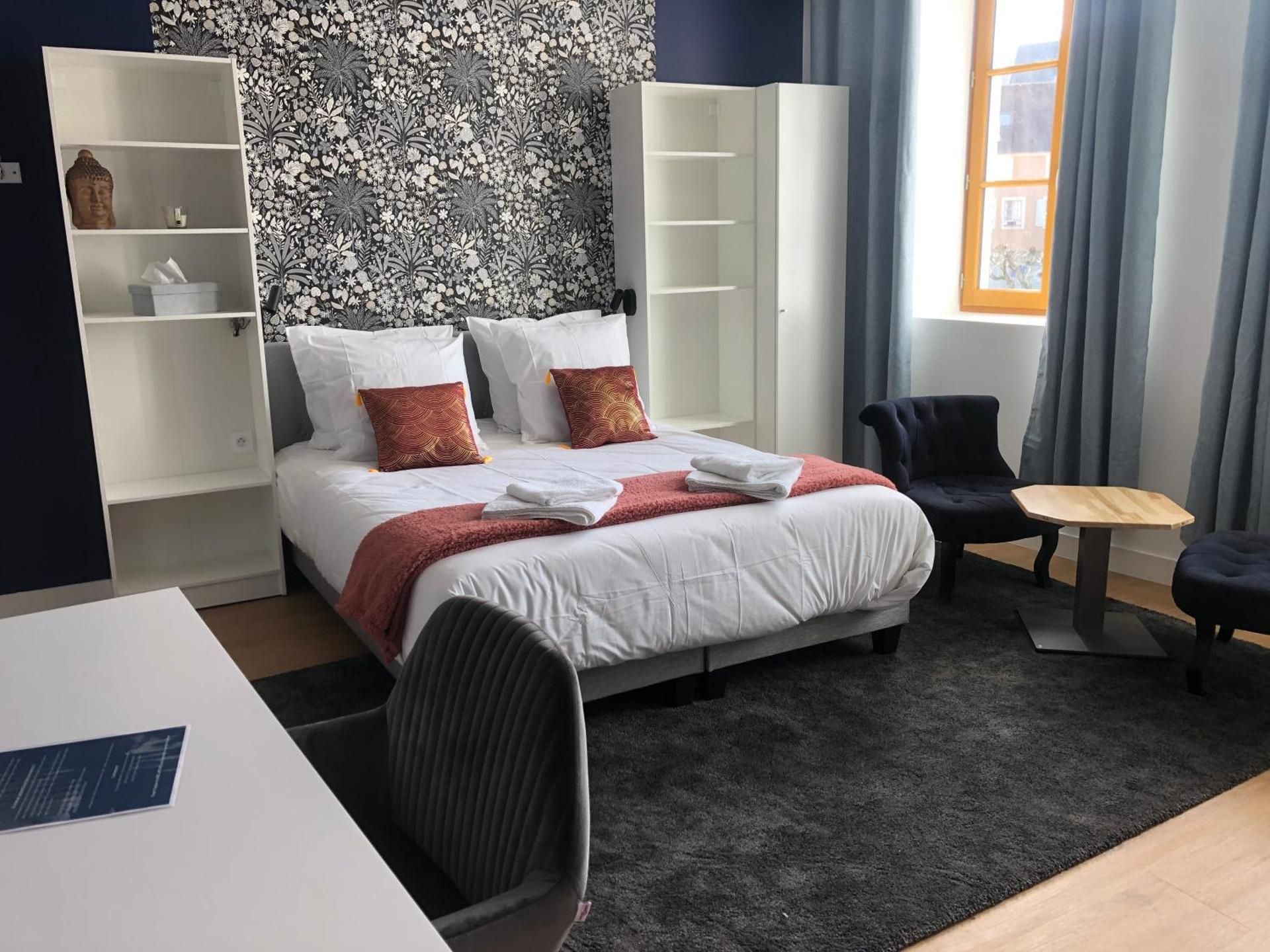 Deluxe Queen Room