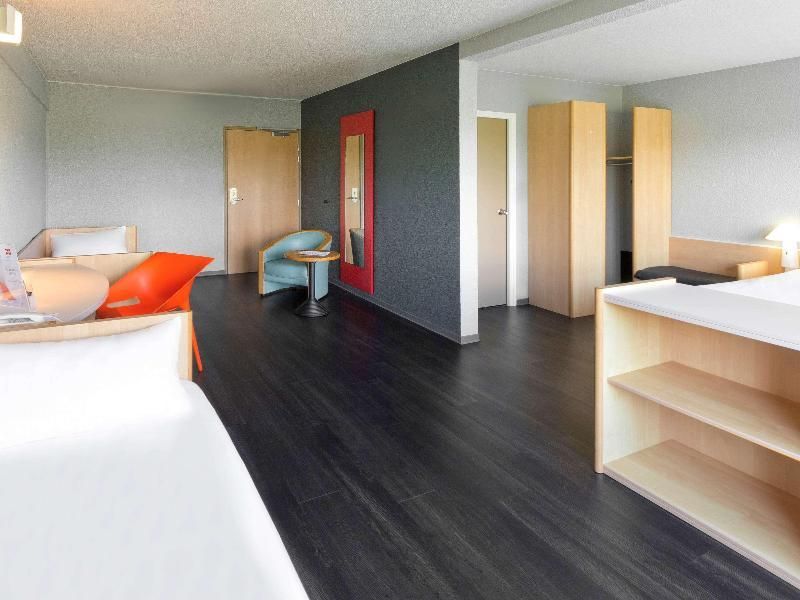 Standard Room with 1 Double Bed and Twin Beds