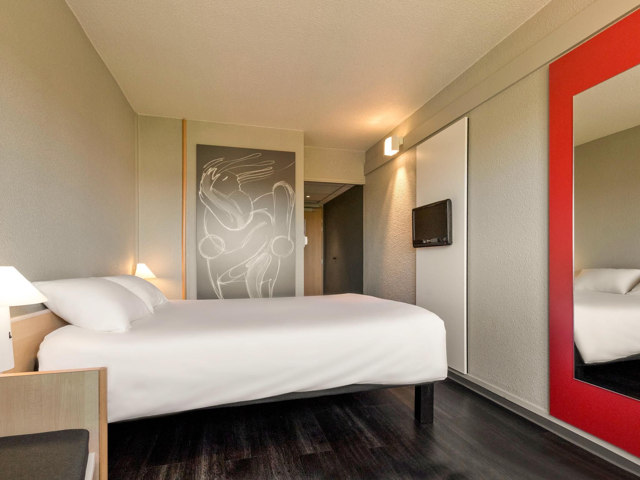 Standard Room with Two Single Beds