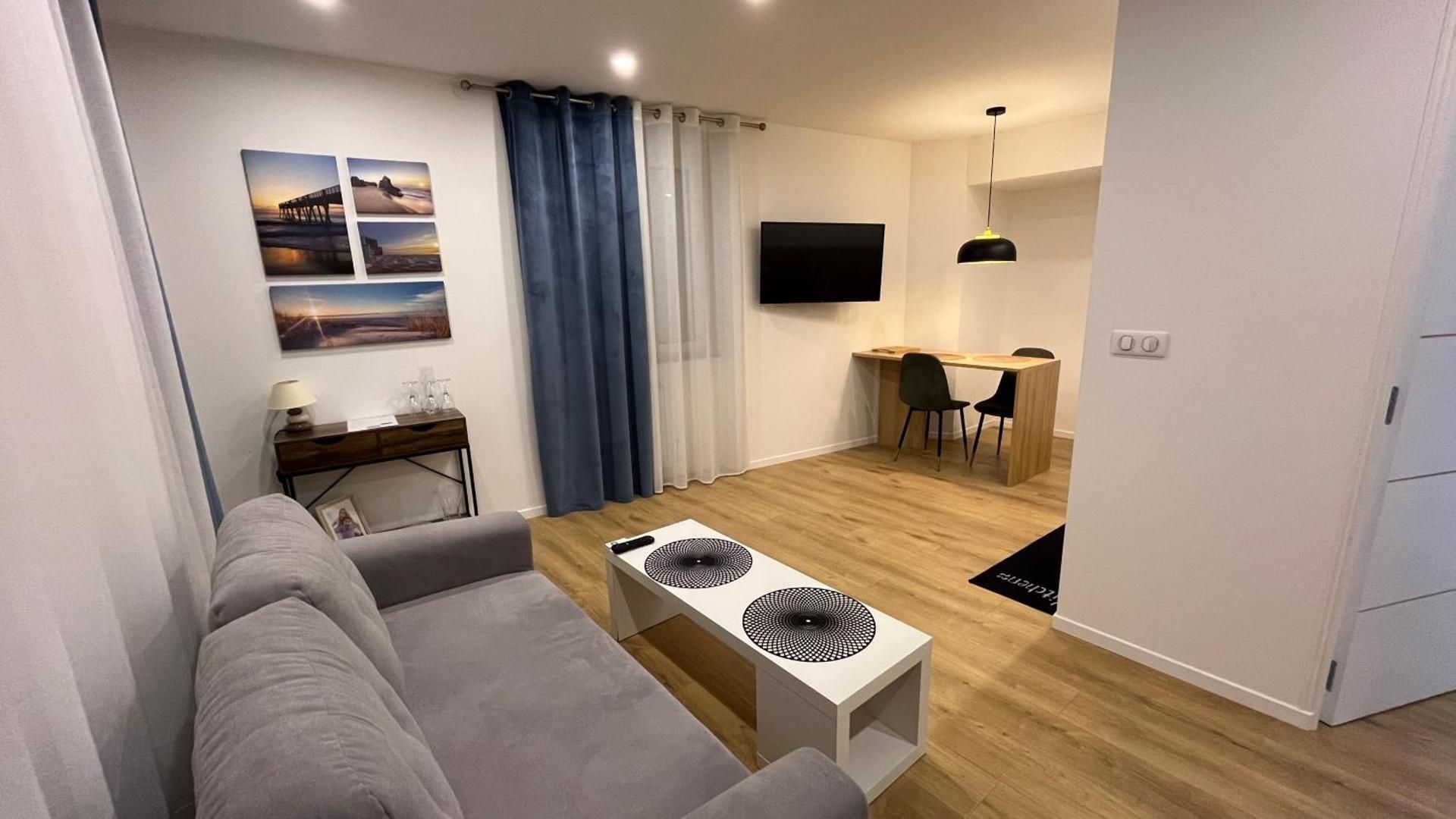 Deluxe Room (2 Adults + 1 Child)