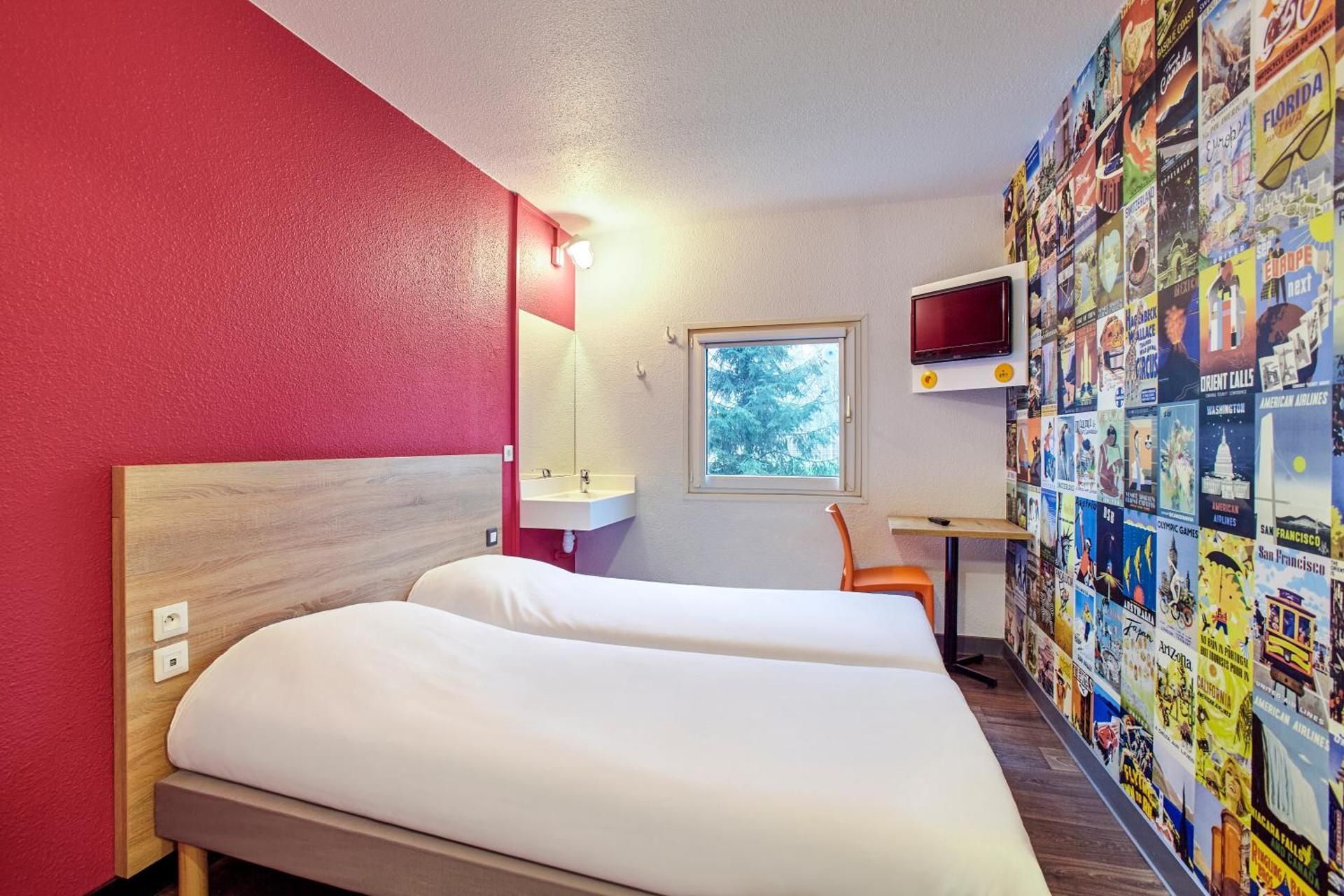 Side-Car Twin Room with Shared Bathroom