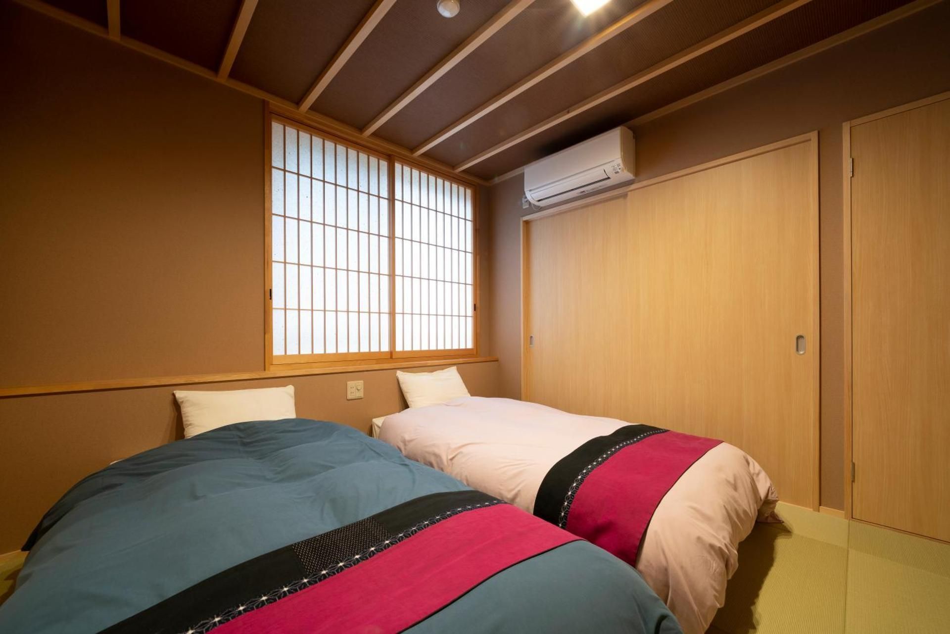 (206) Twin Room With Shared Bath