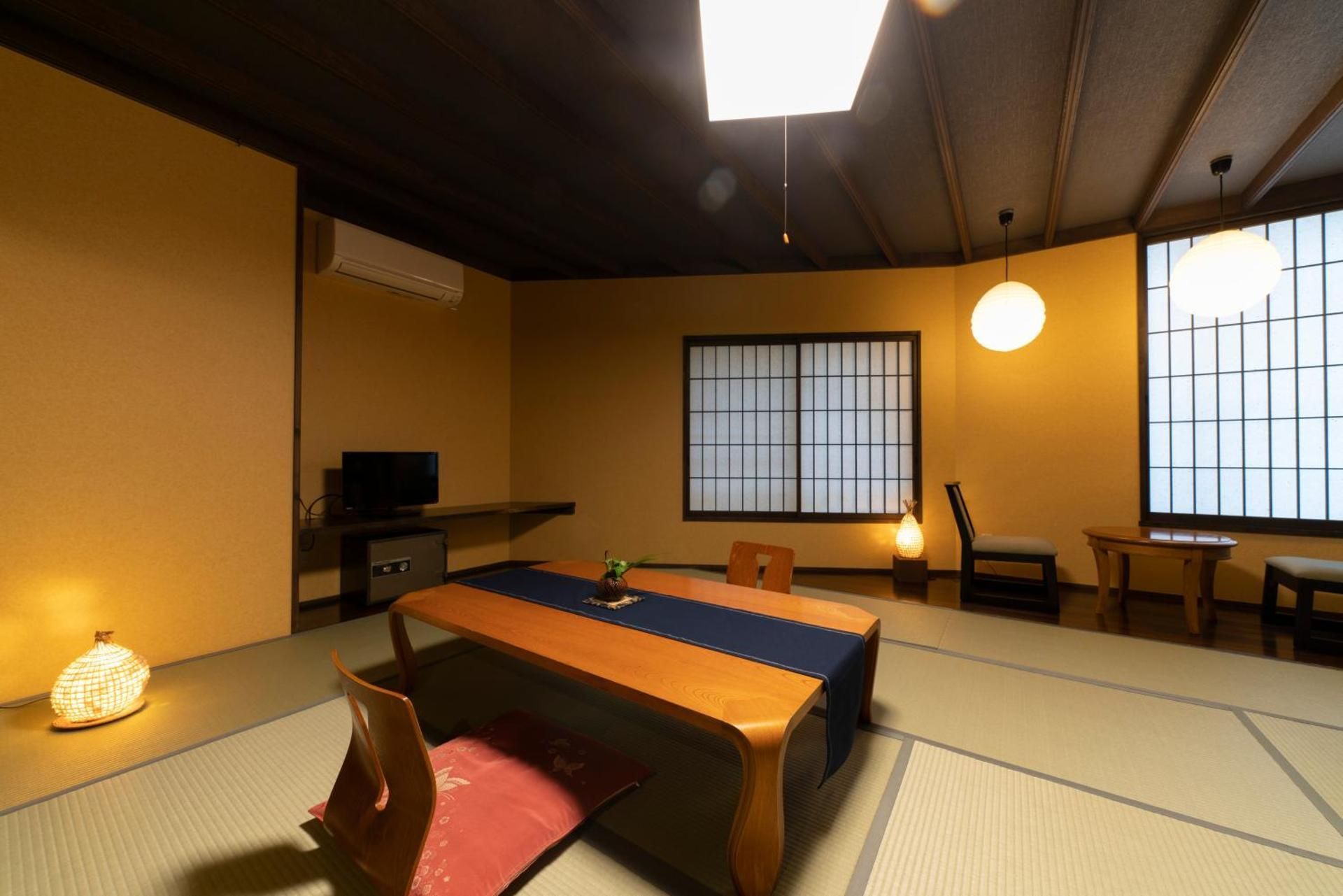 (211) Japanese Room With Shared Bath