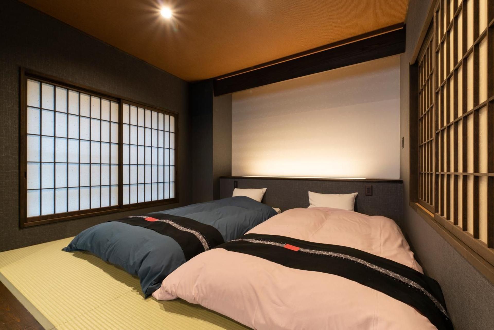 (210) Twin Room With Shared Bath
