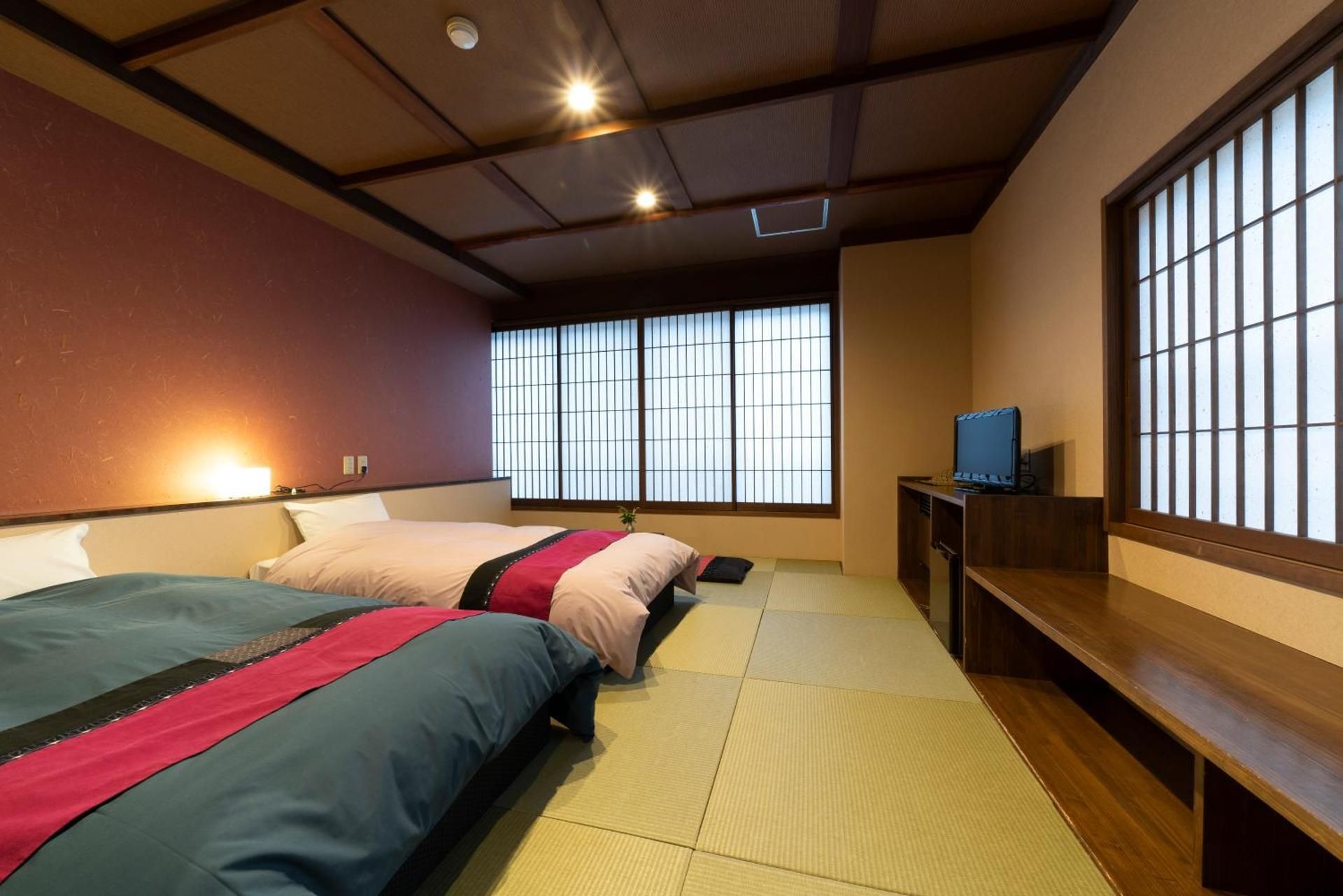 Compact Twin Room with Shared Bath
