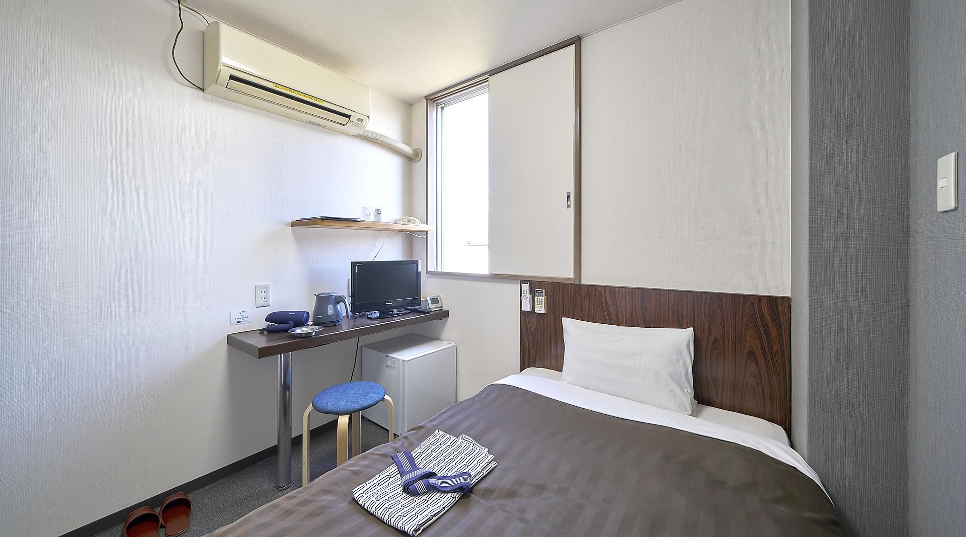 Single Room with Shower - Non-Smoking