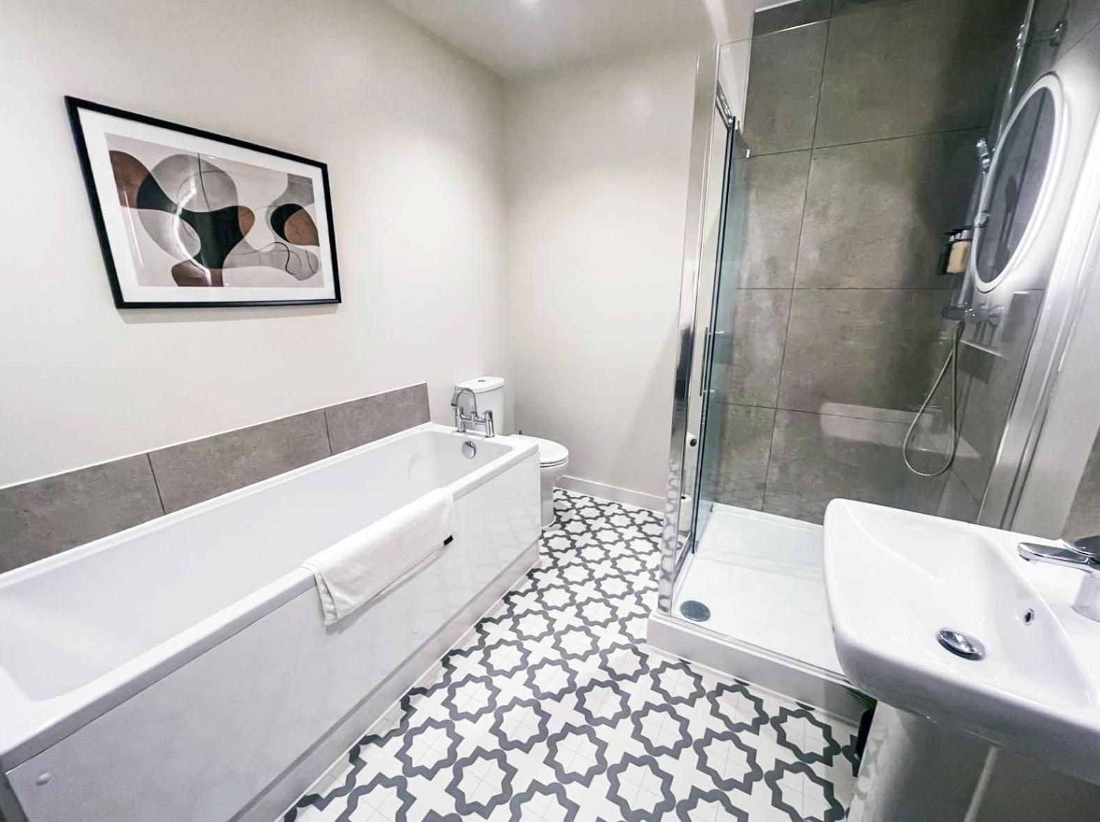Deluxe One-Bedroom Apartment