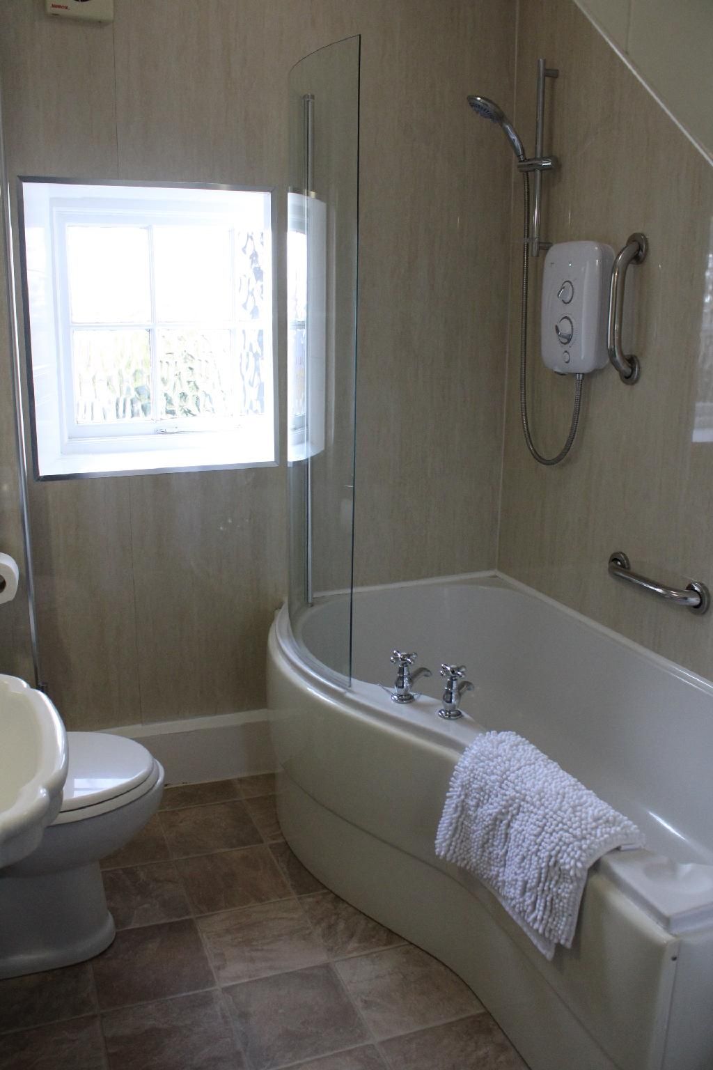 Sutton Hall Resort Apartment-Private Bathroom-PENNINE 2