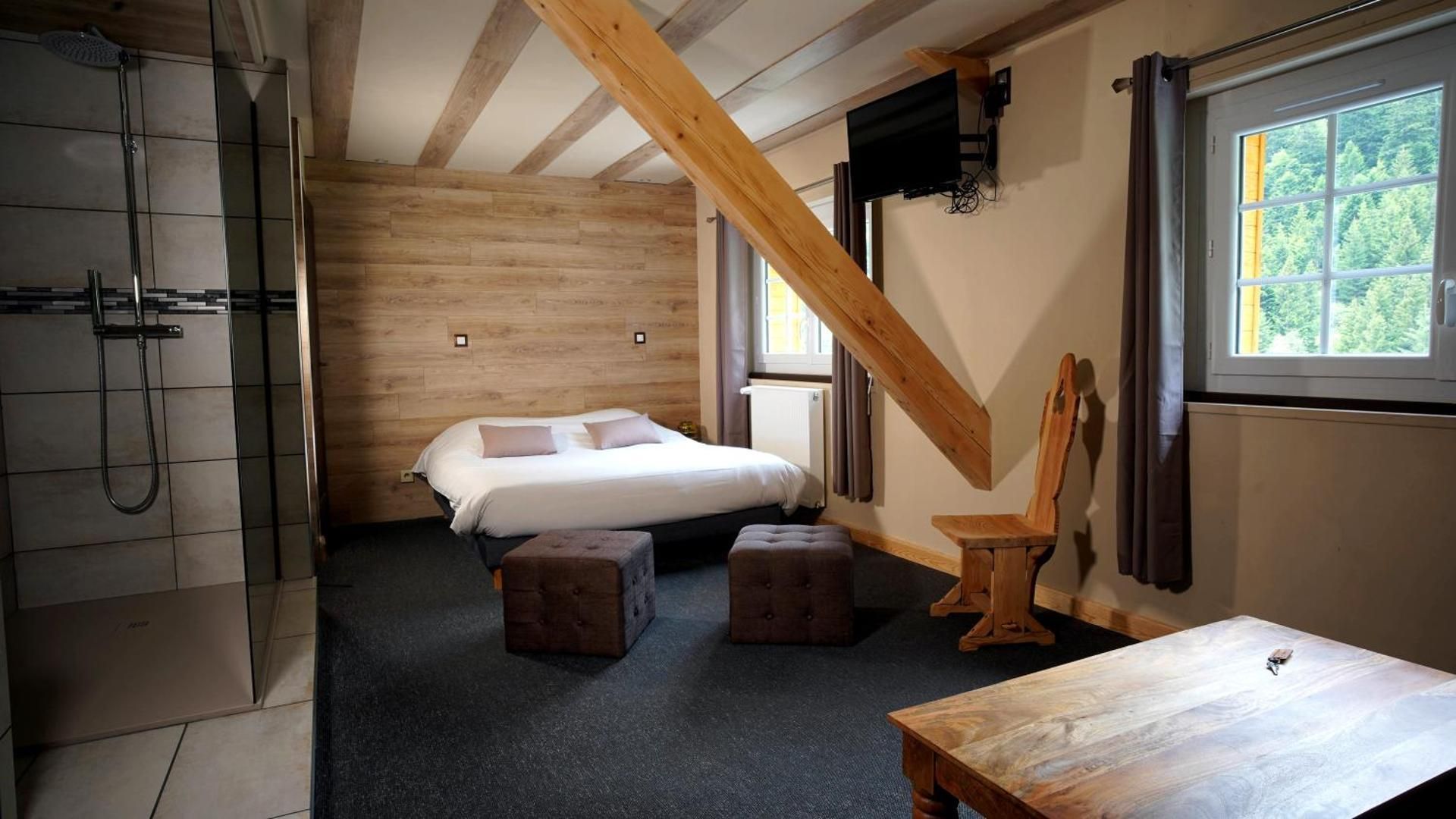 Suite with Mountain View