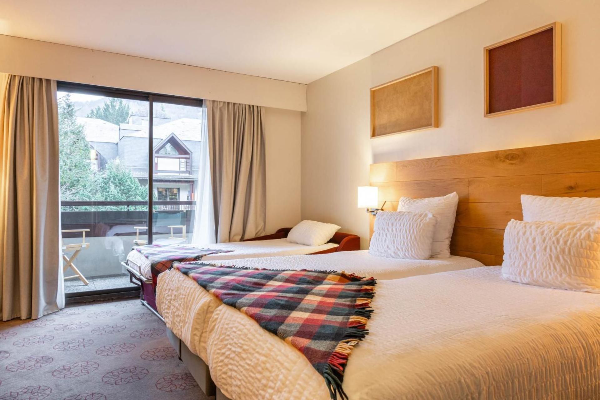 Standard Twin Room with Sofa Bed and Balcony