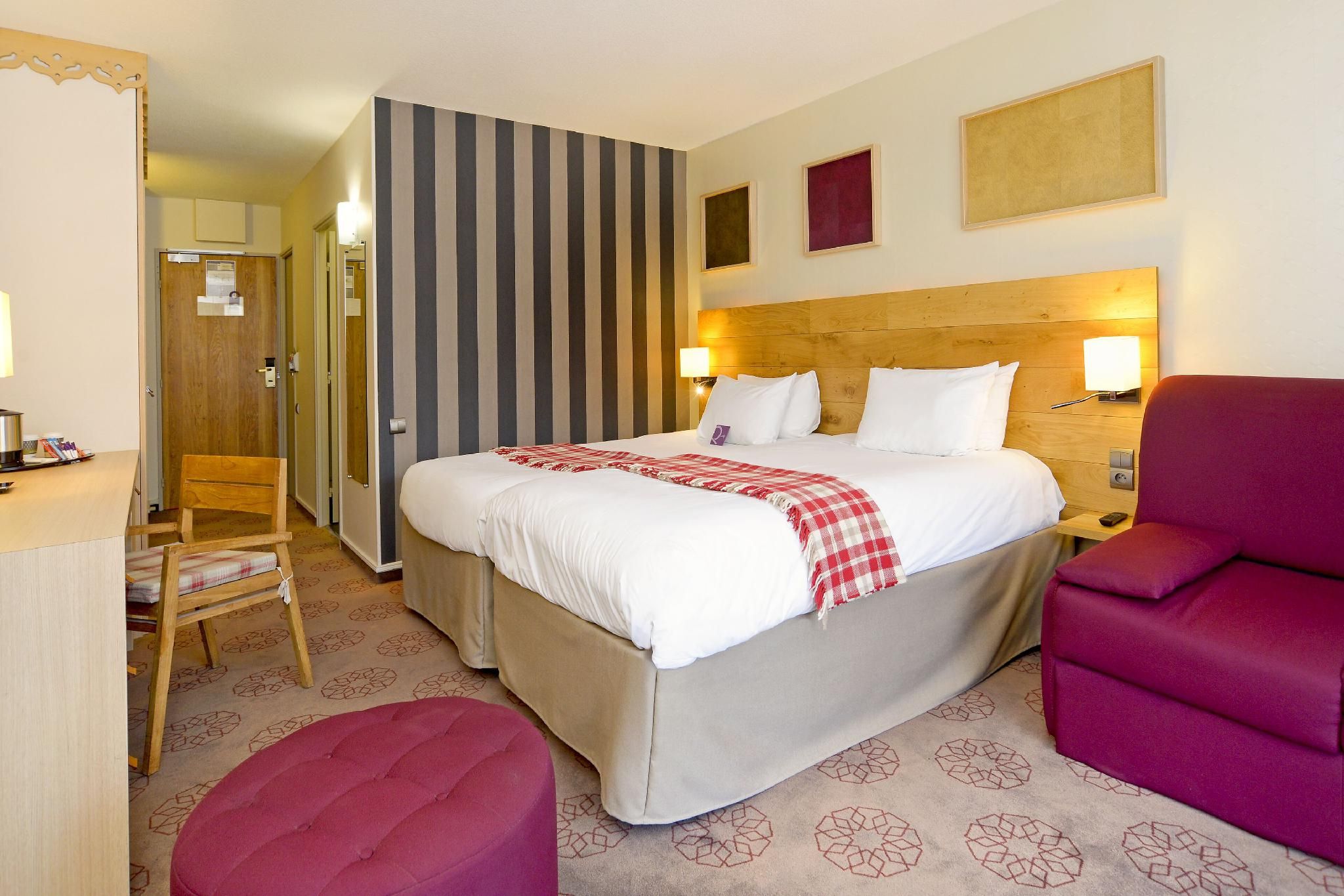 Standard Room With Twin Beds, Sofa And Balcony