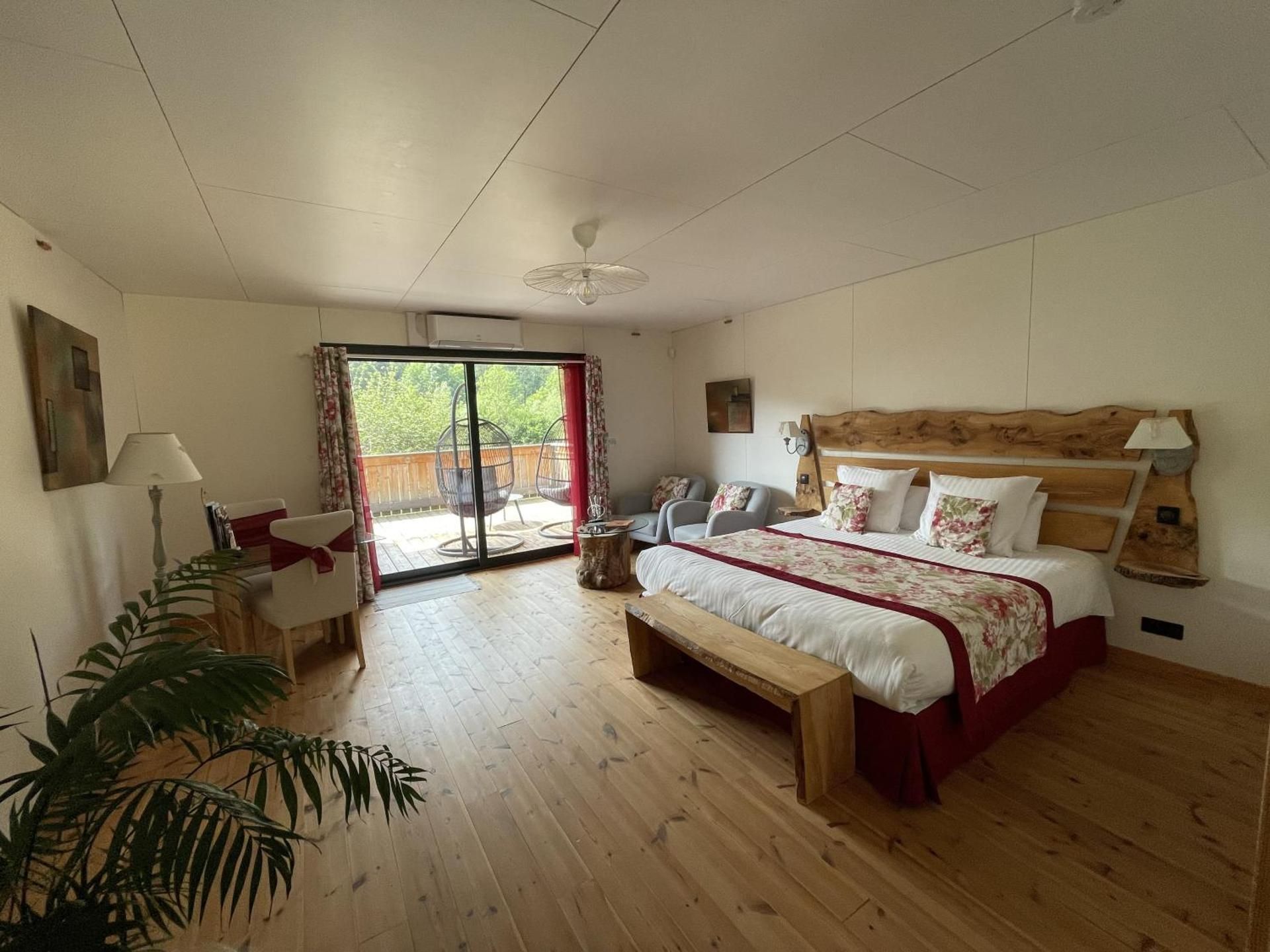 Deluxe Suite with Spa Bath