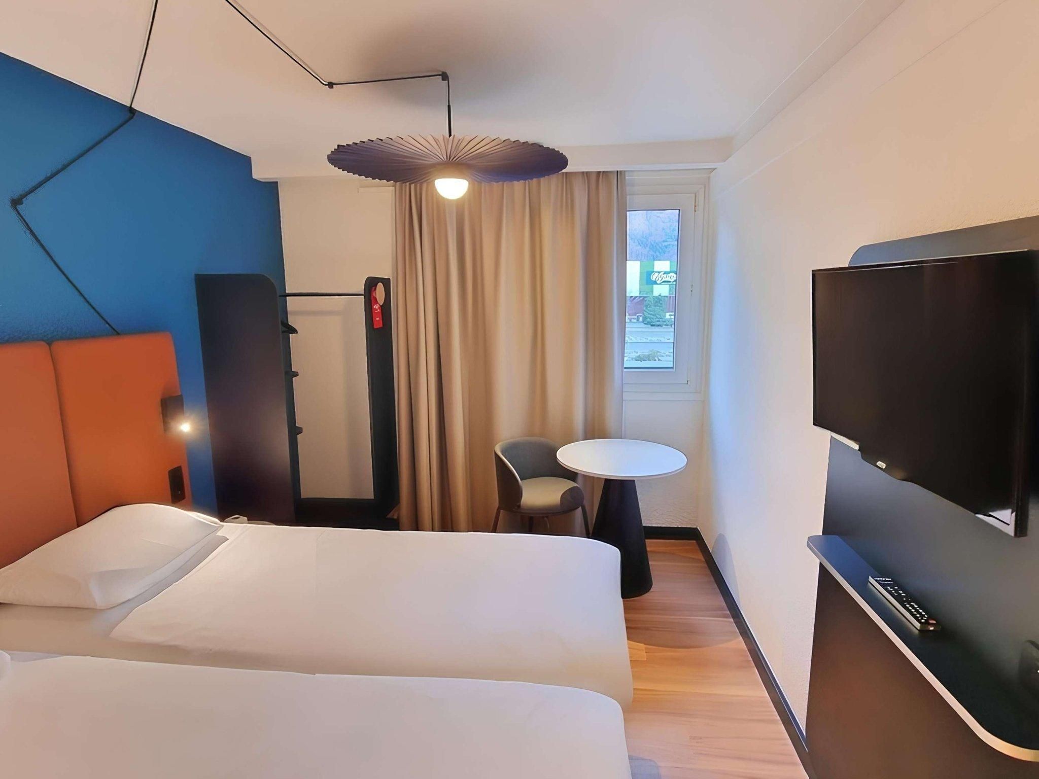 ibis Sallanches Porte du Mont-Blanc Standard Room with two single beds 2