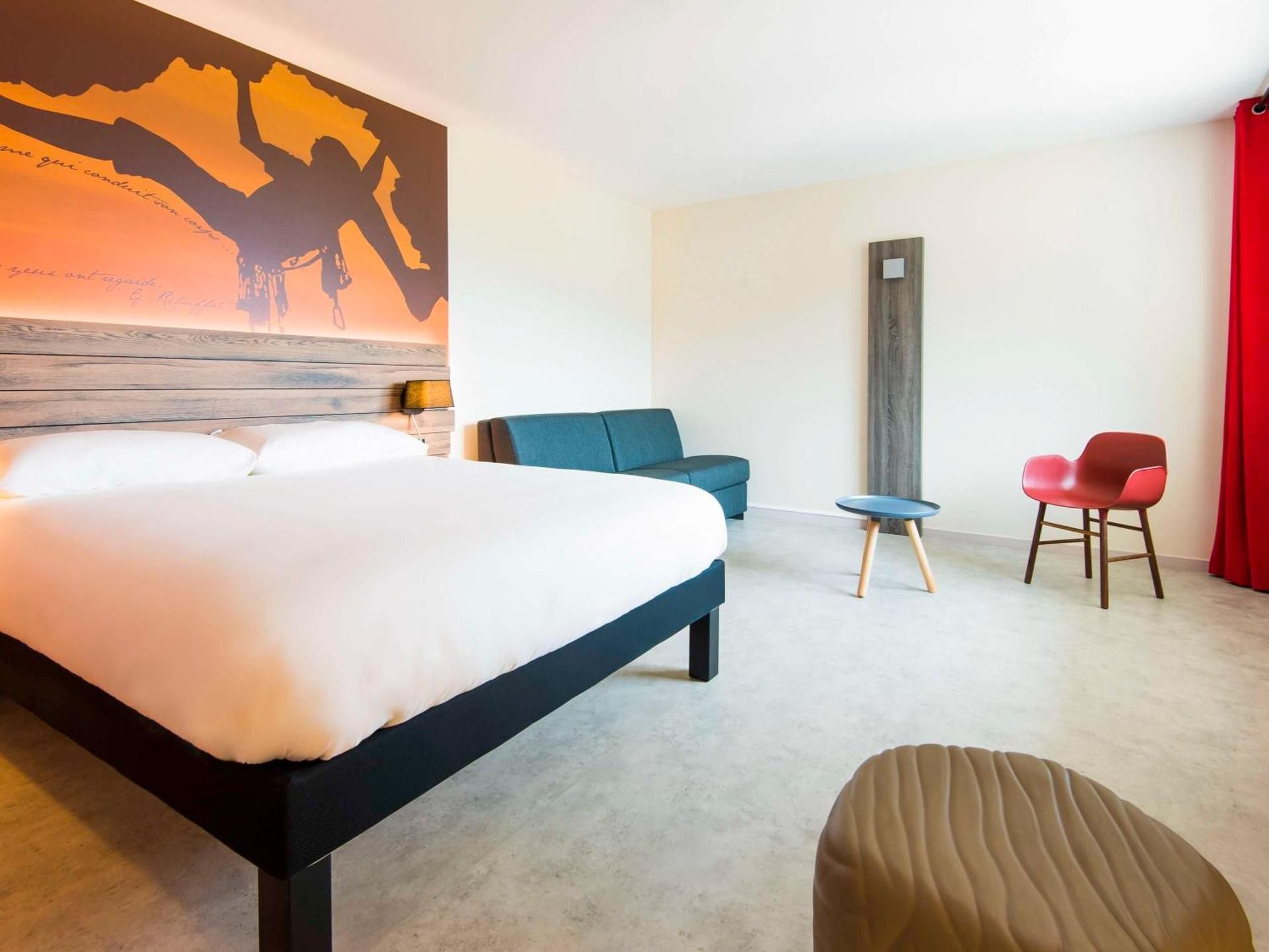 ibis Styles Sallanches Pays du Mont-Blanc Standard Family Suite with One Double Bed and Sofa