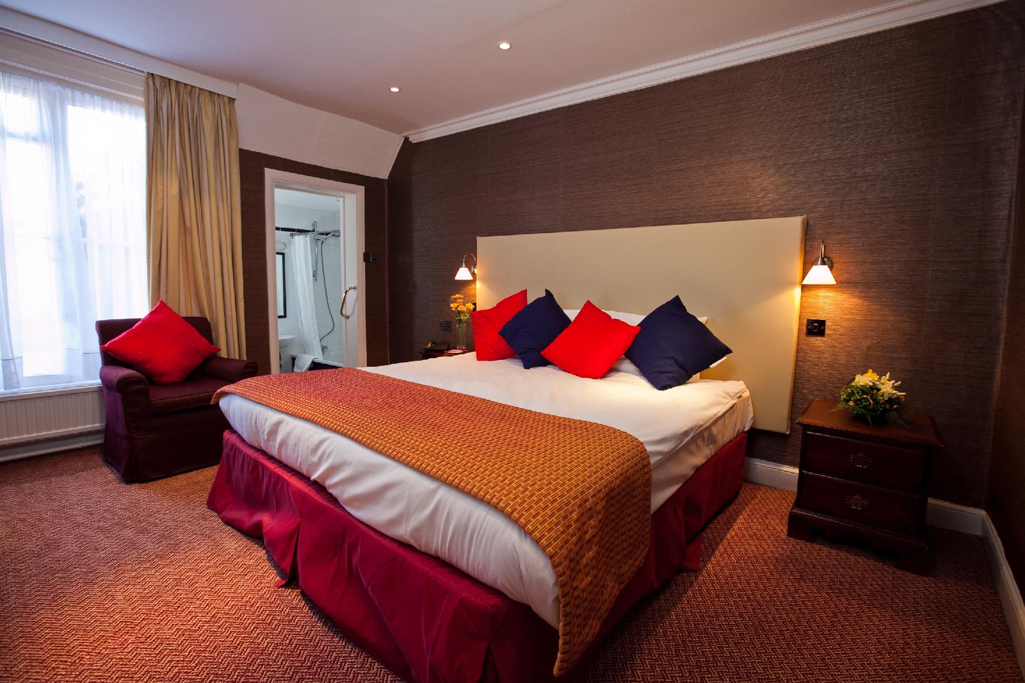 Standard-Double room-Ensuite with Bath-City view