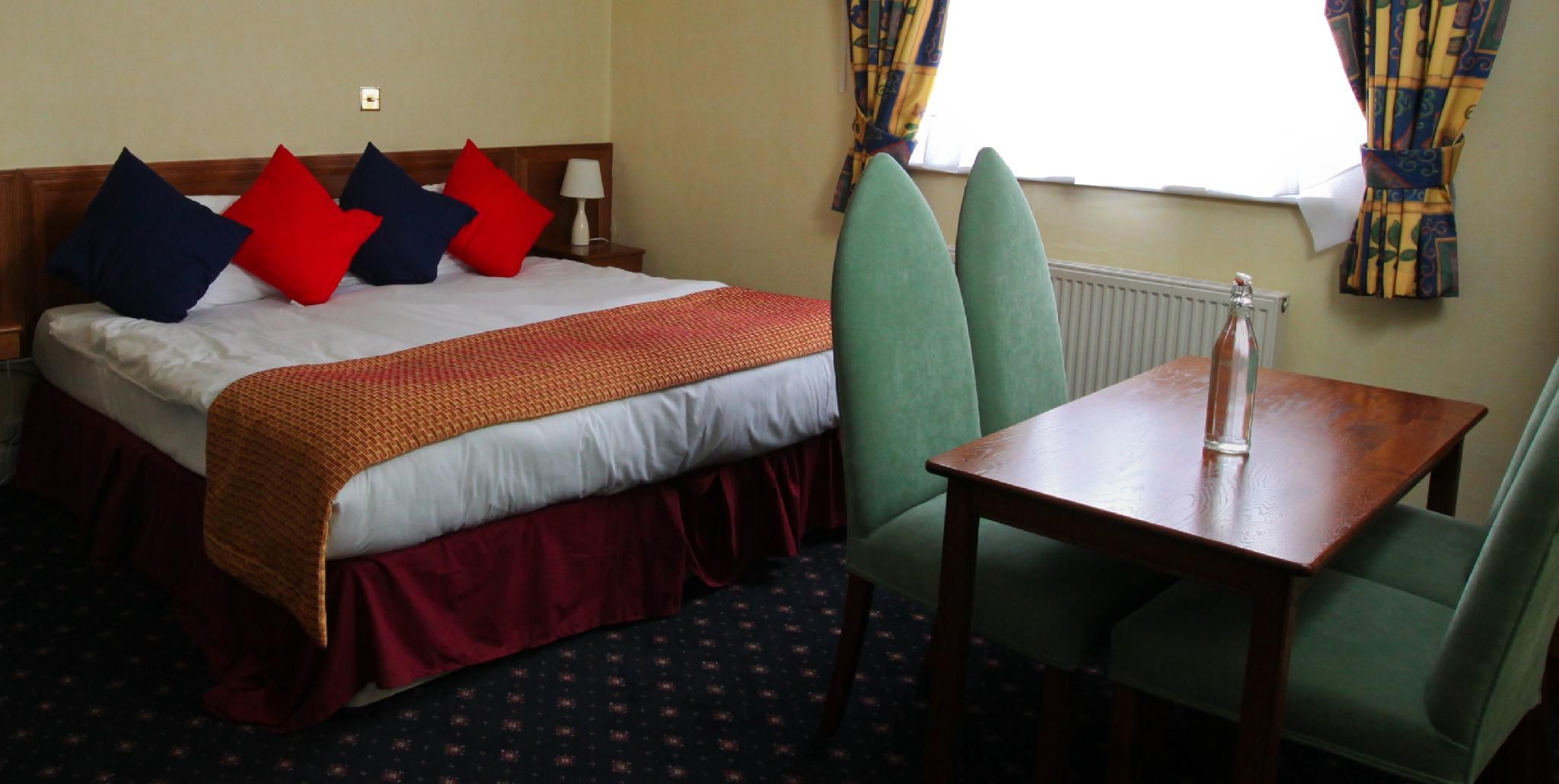 Deluxe-Double room-Ensuite with Bath-Courtyard view- Sofa bed in the room