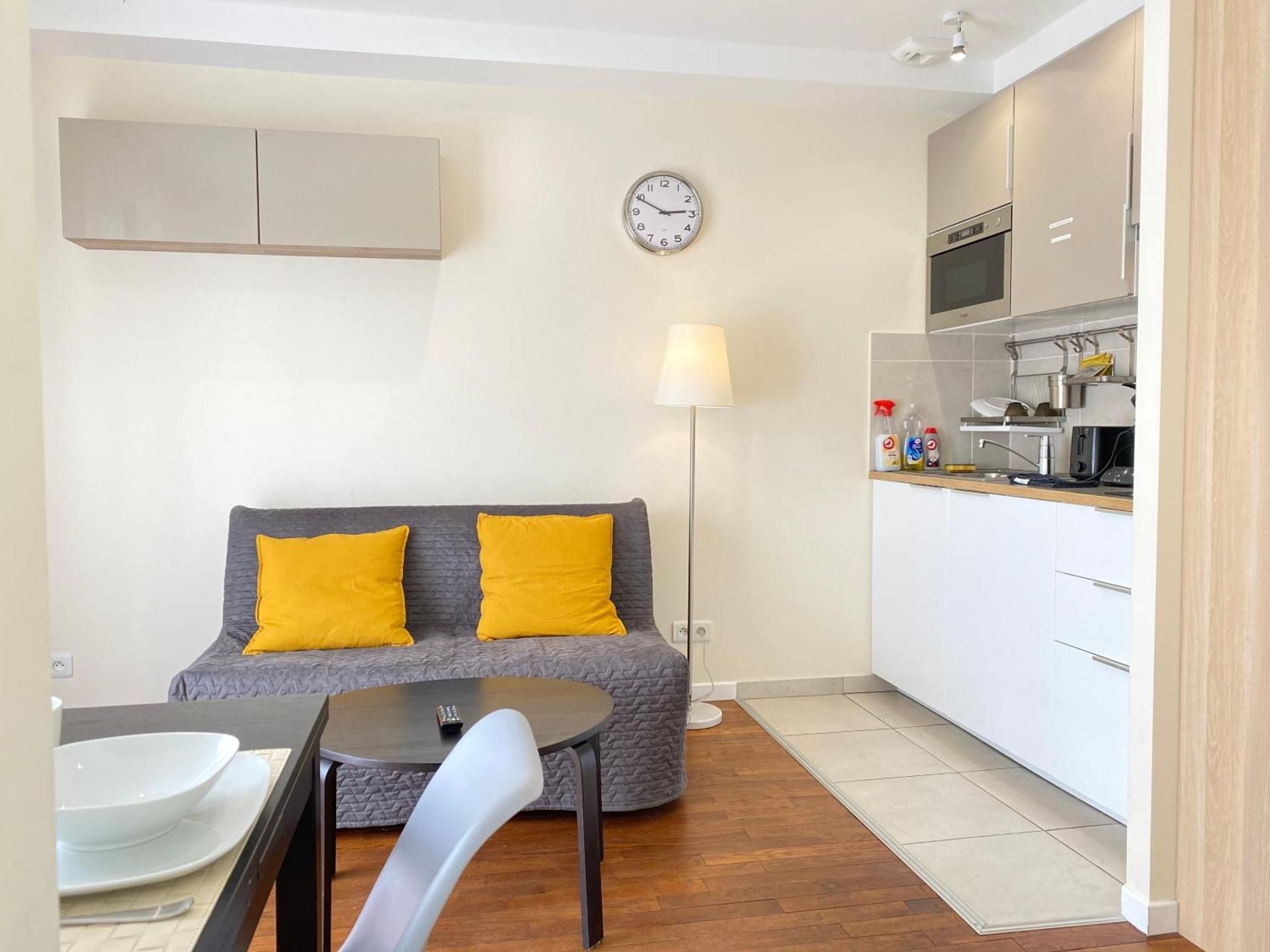 Apartment with Garden View