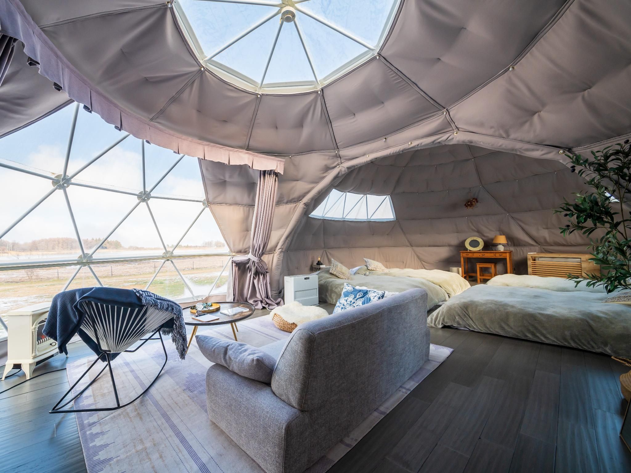 Dome Tent with Semi-Double Bed